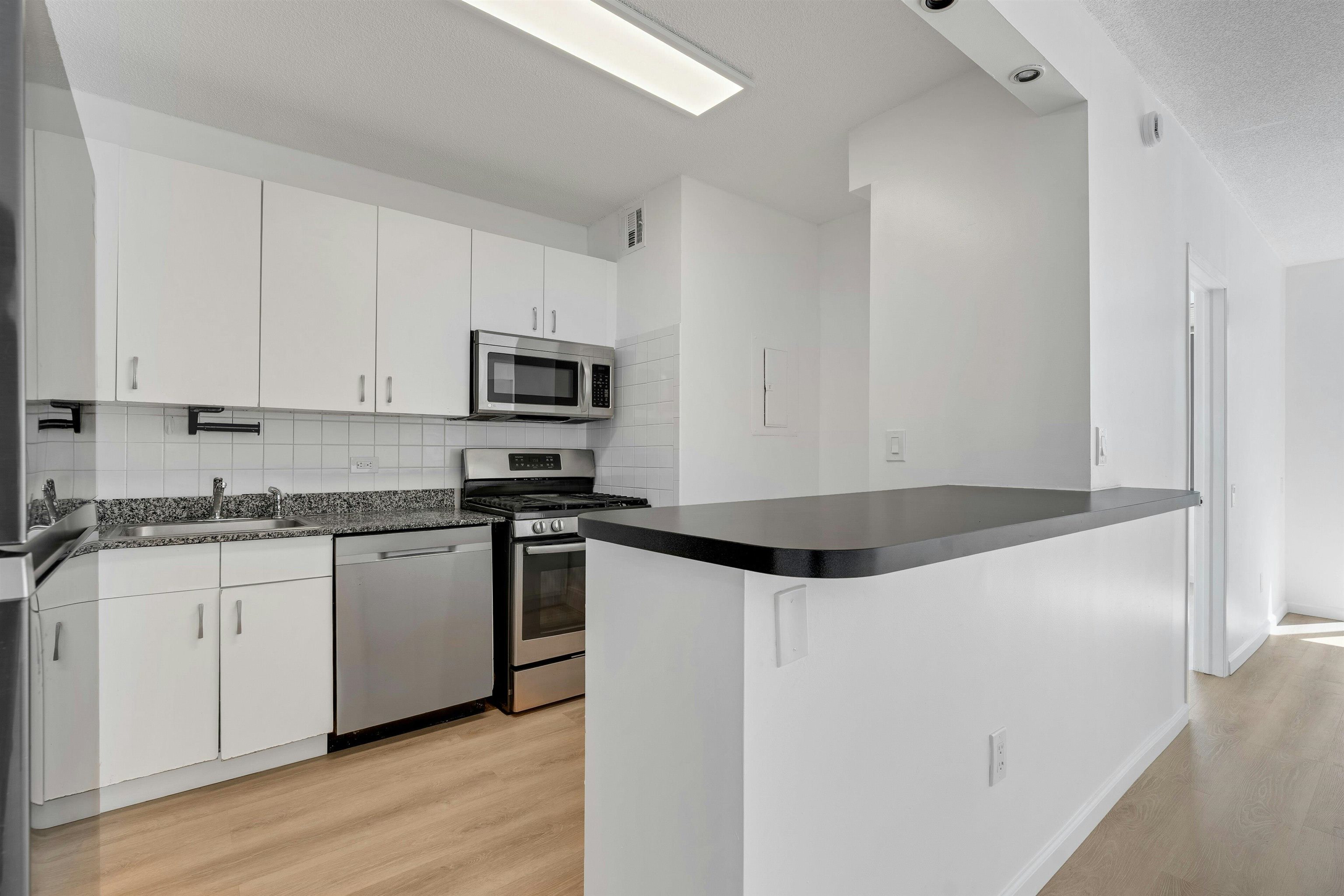 45 RIVER DR SOUTH Unit: 702