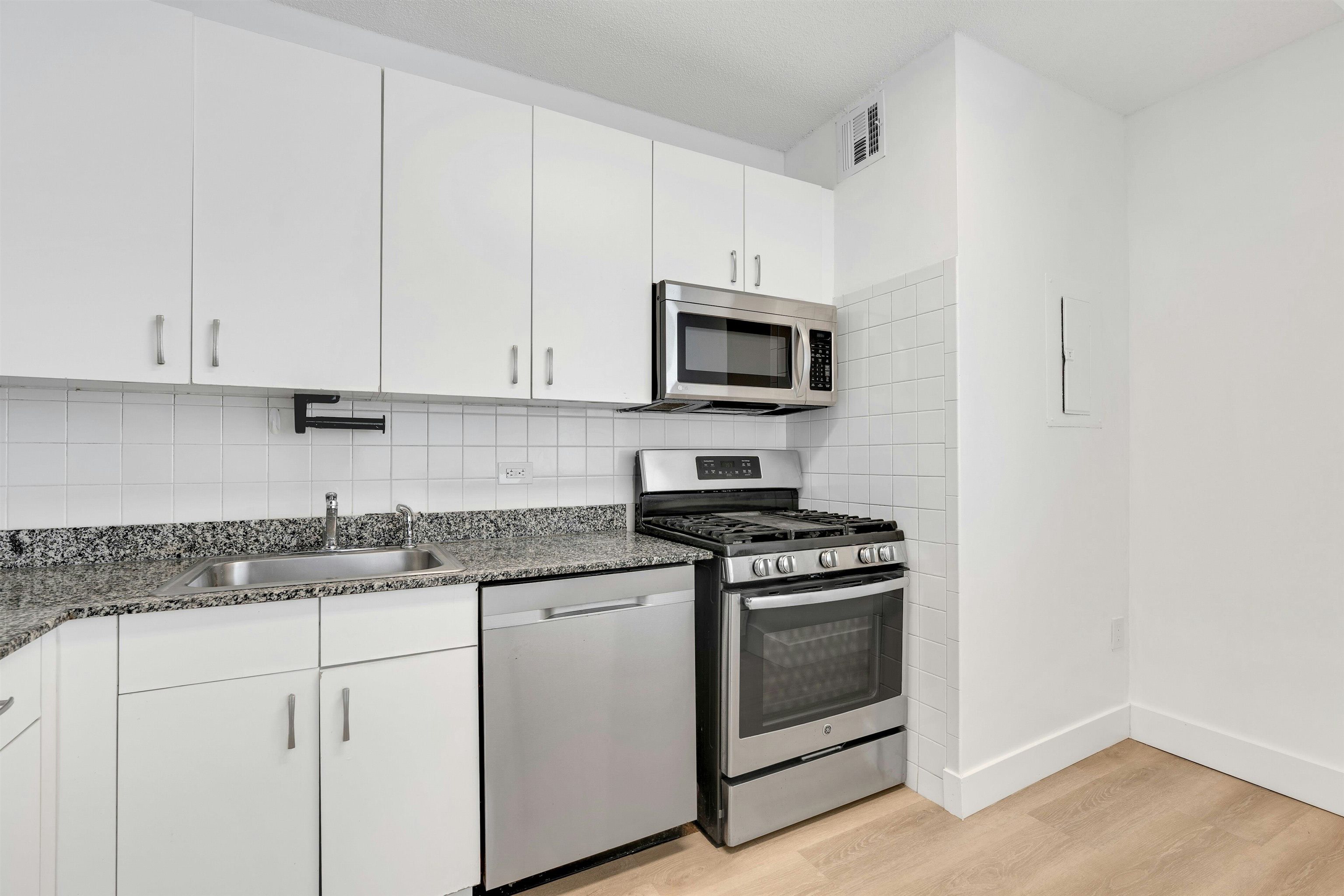 45 RIVER DR SOUTH Unit: 702