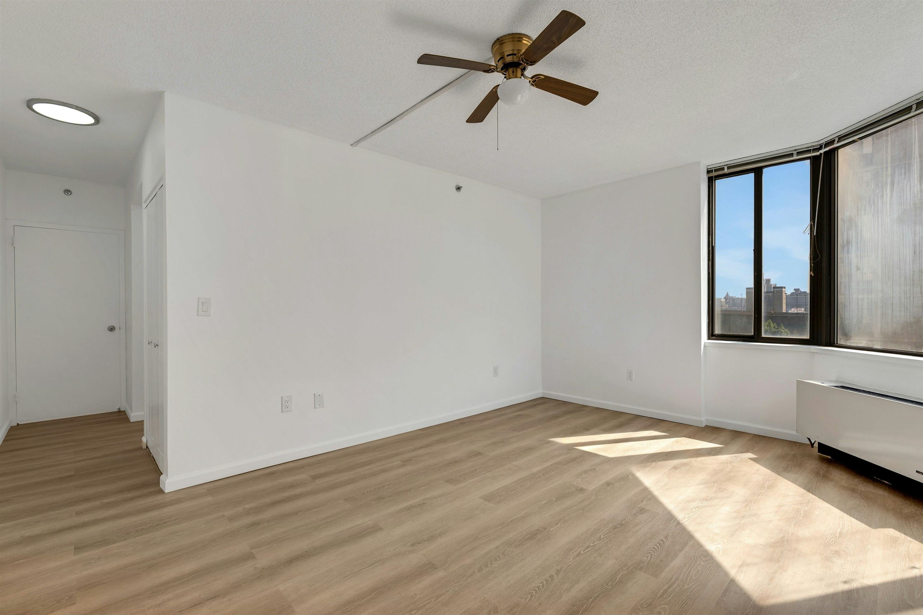 45 RIVER DR SOUTH Unit: 702