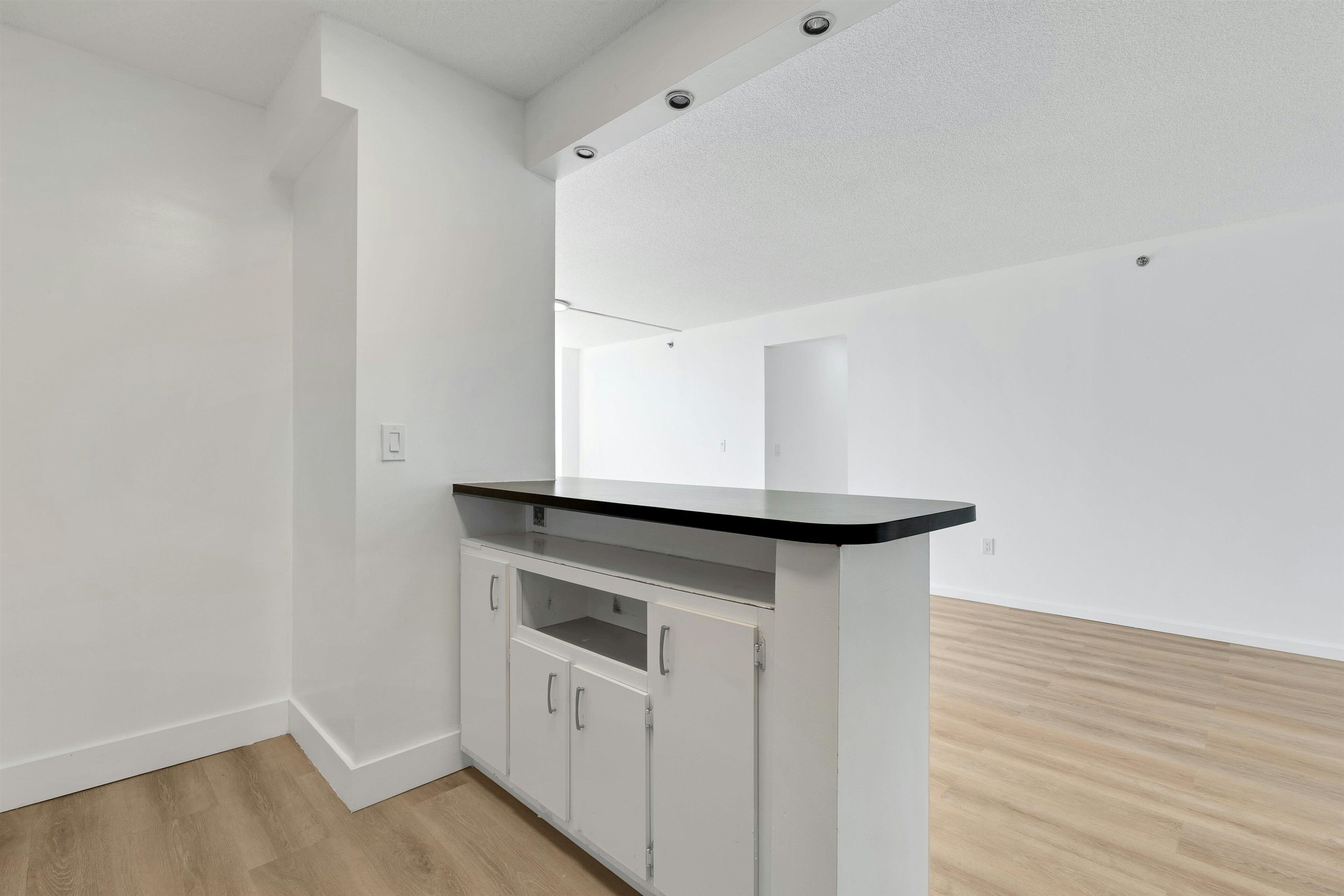 45 RIVER DR SOUTH Unit: 702