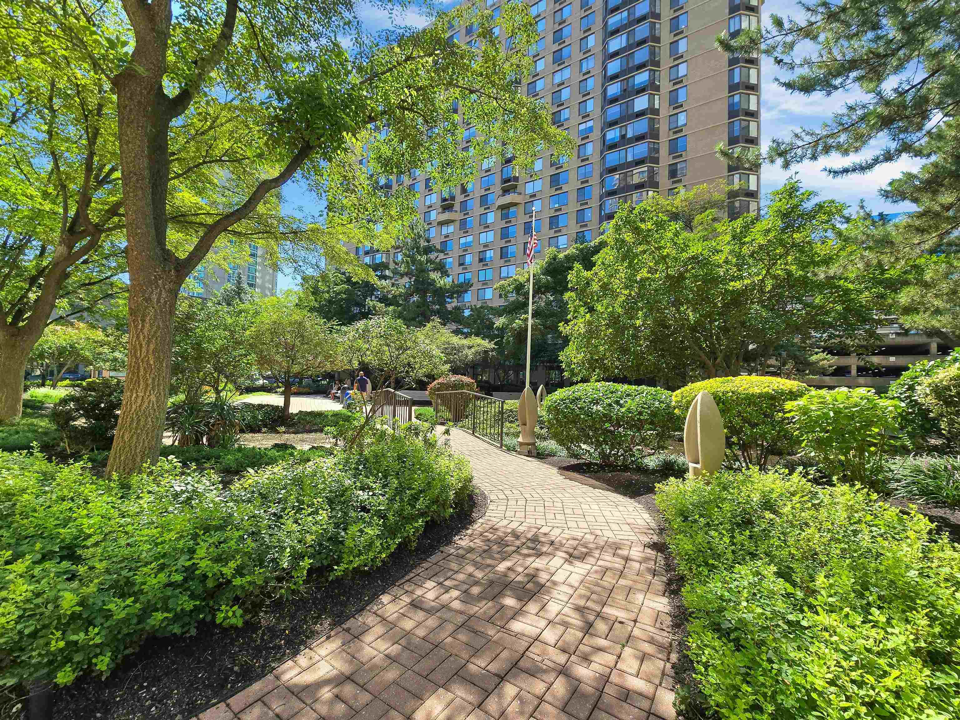 45 RIVER DR SOUTH Unit: 702