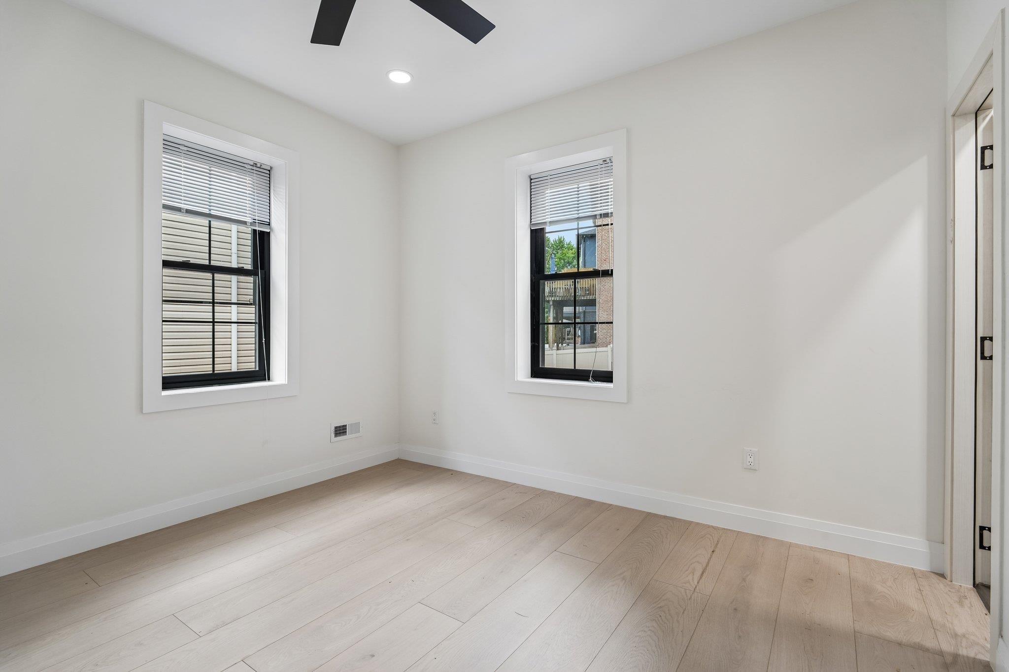 423 AURORA AVE Unit: 1
