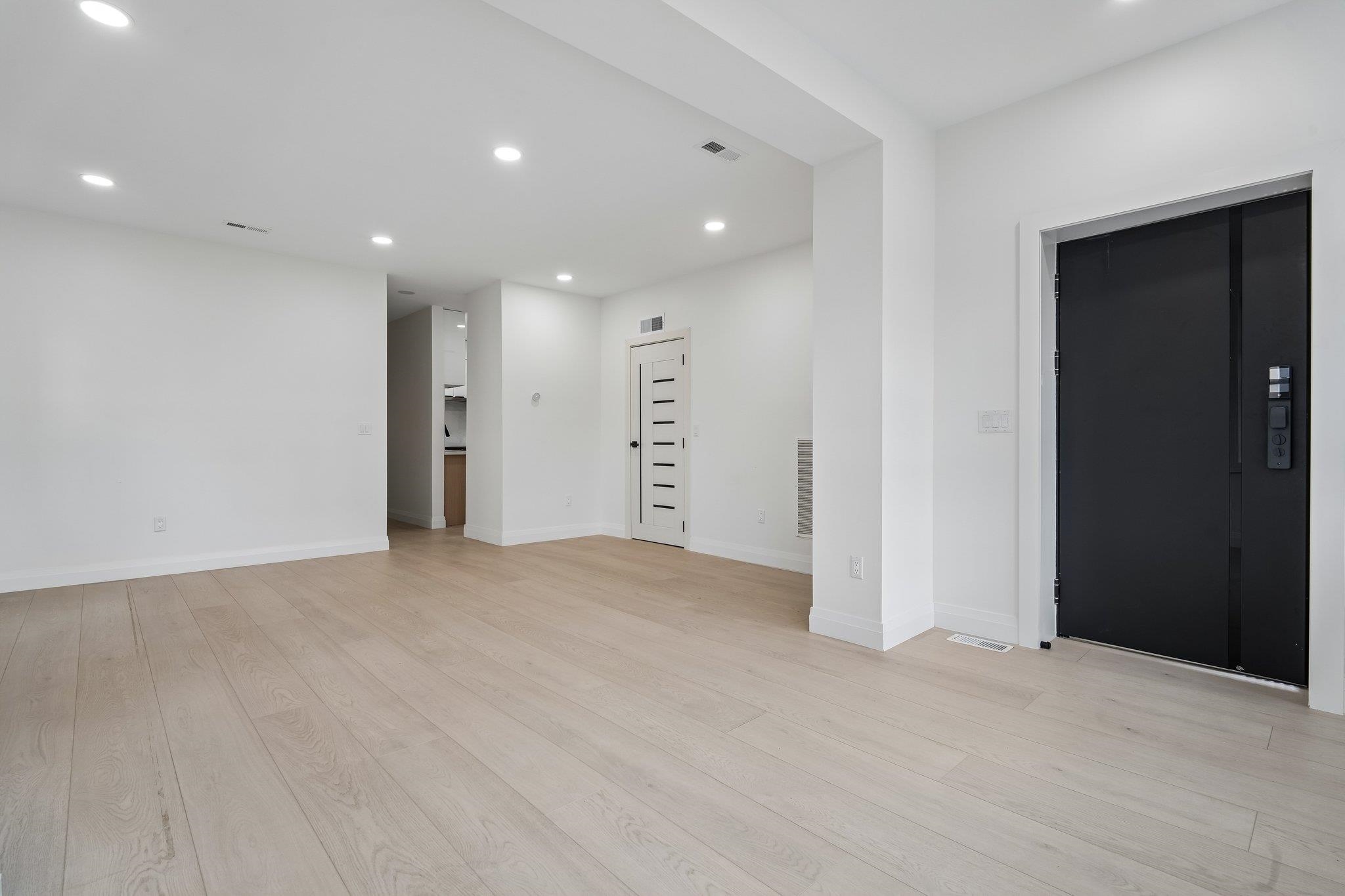 423 AURORA AVE Unit: 1