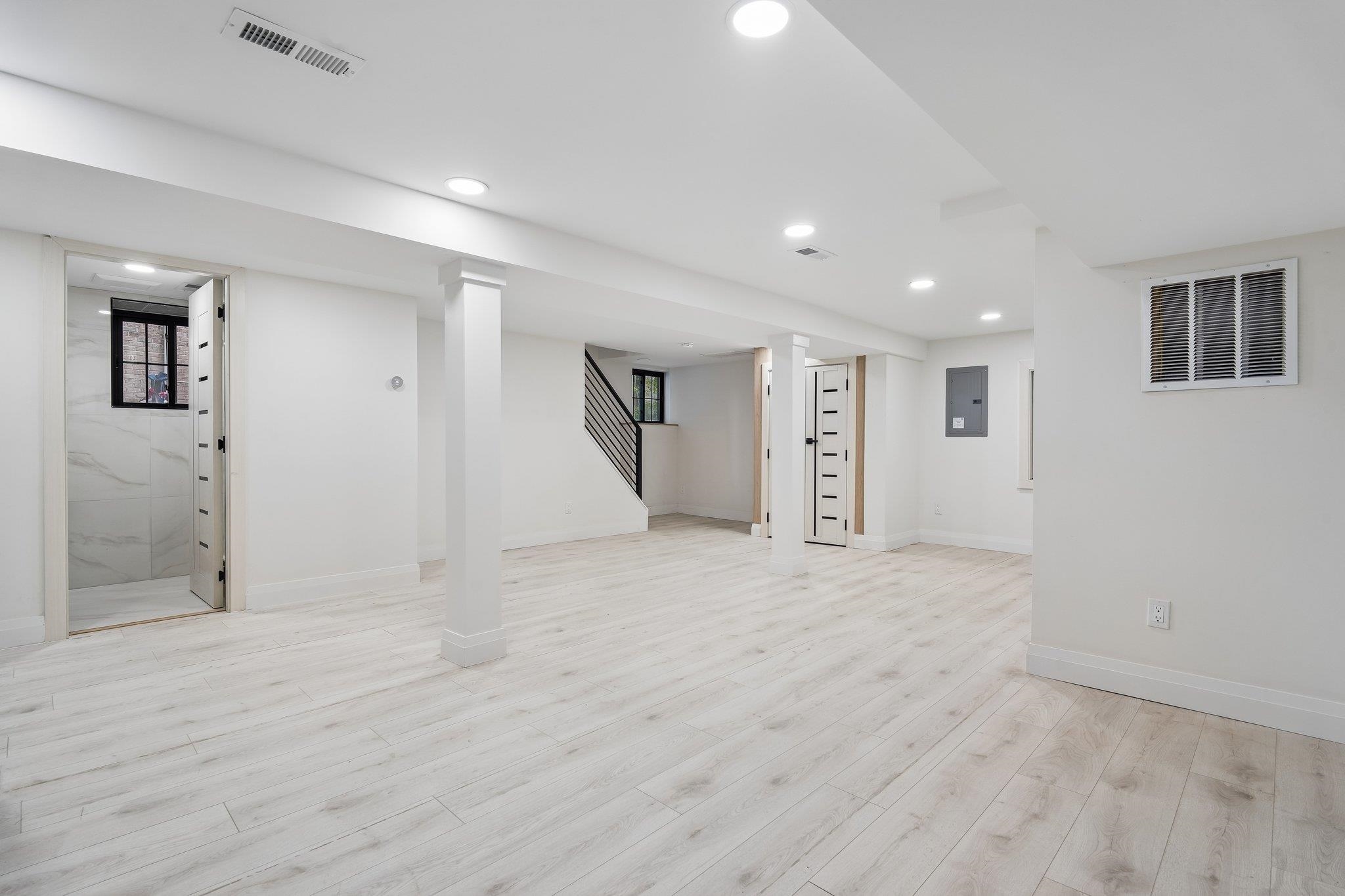 423 AURORA AVE Unit: 1