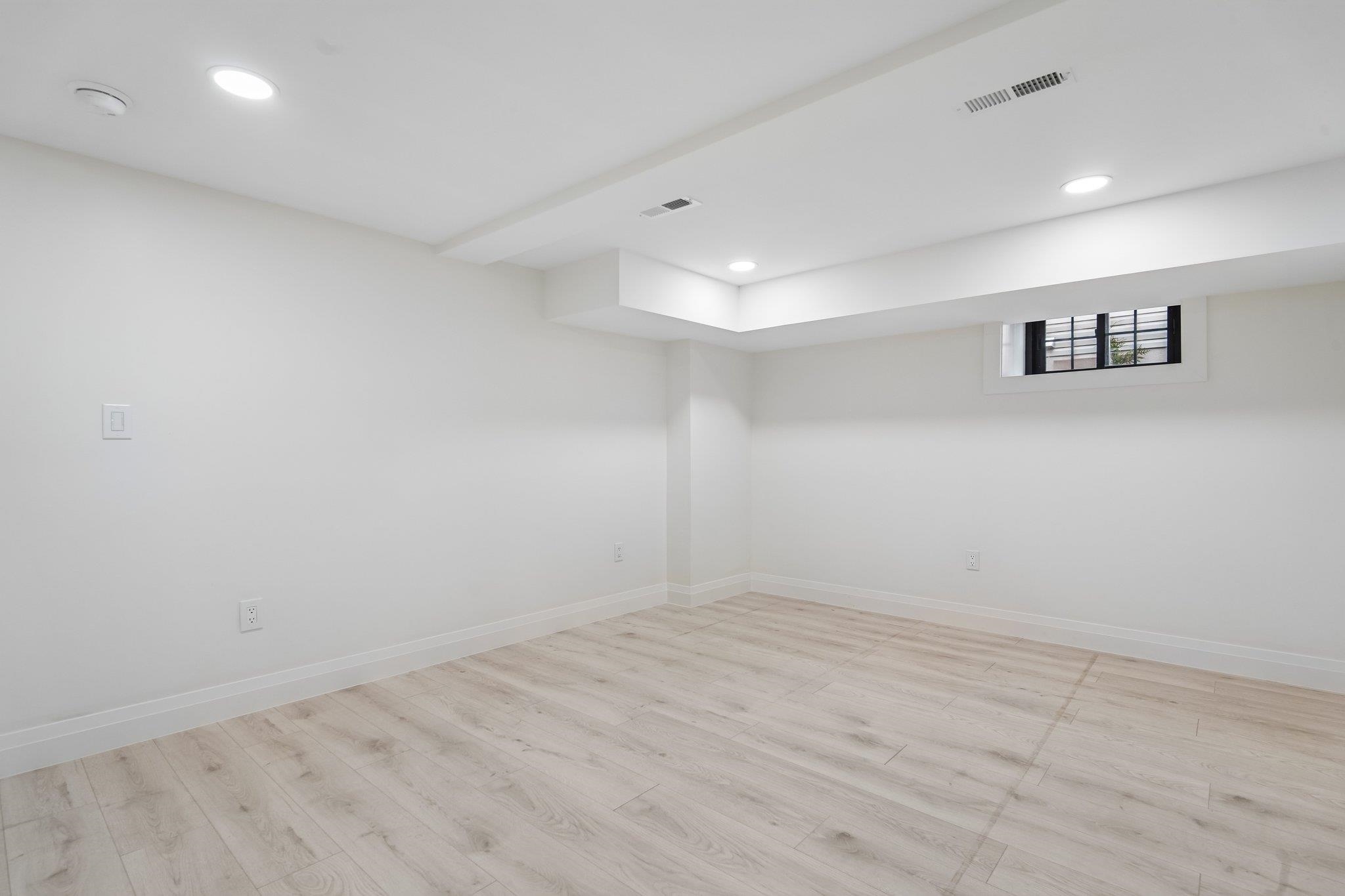 423 AURORA AVE Unit: 1
