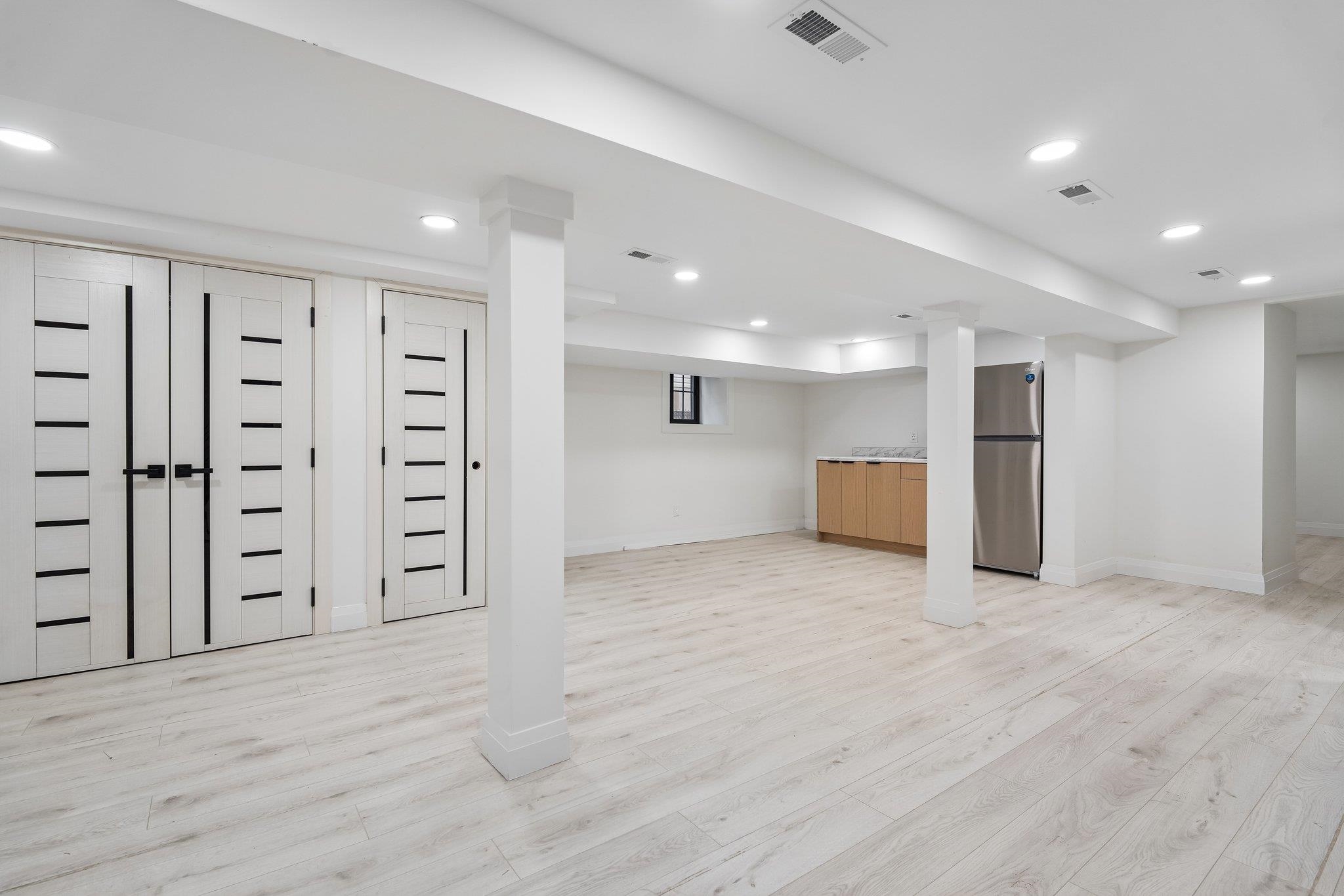 423 AURORA AVE Unit: 1