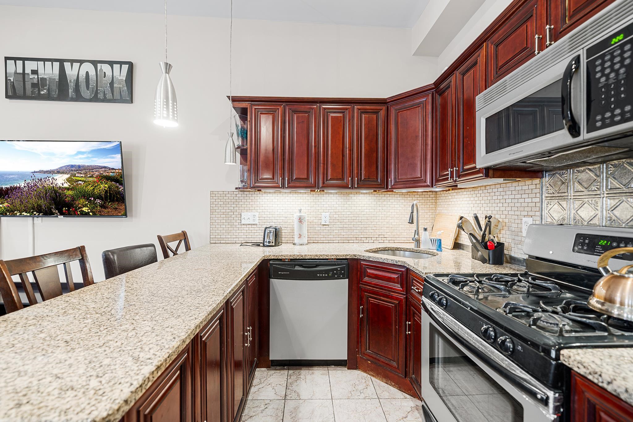 416 2ND ST