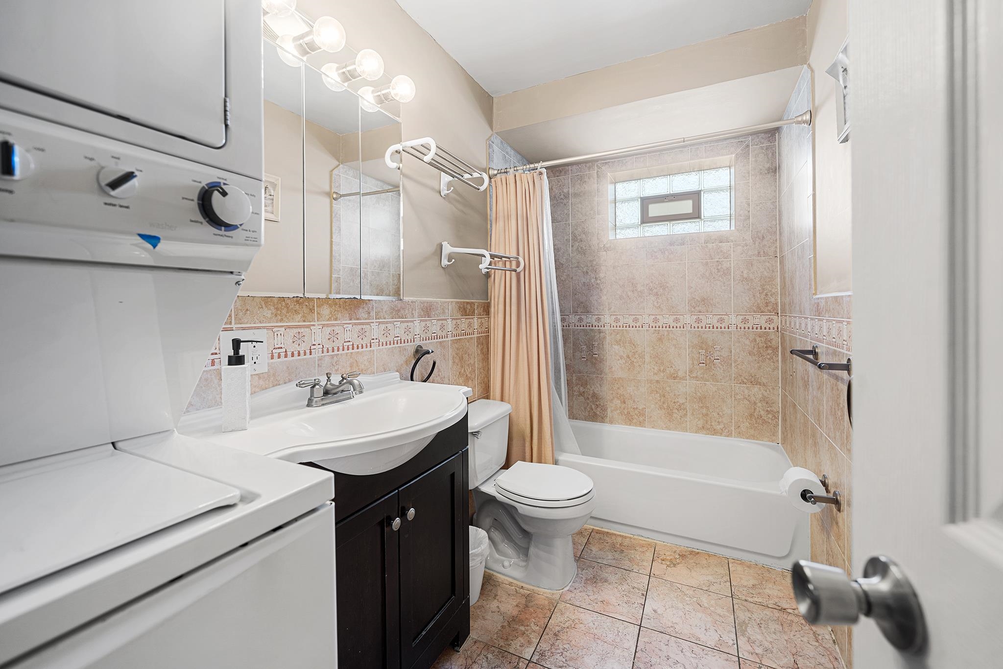 416 2ND ST Unit: 1