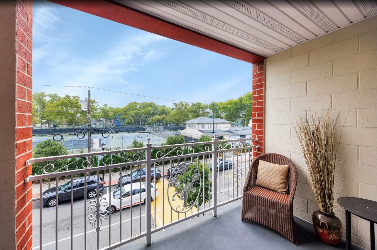 416 2ND ST Unit: 1