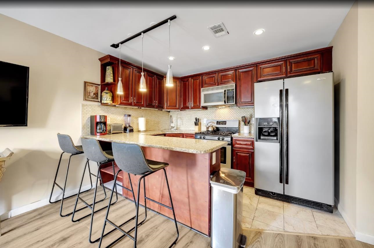 416 2ND ST Unit: 2