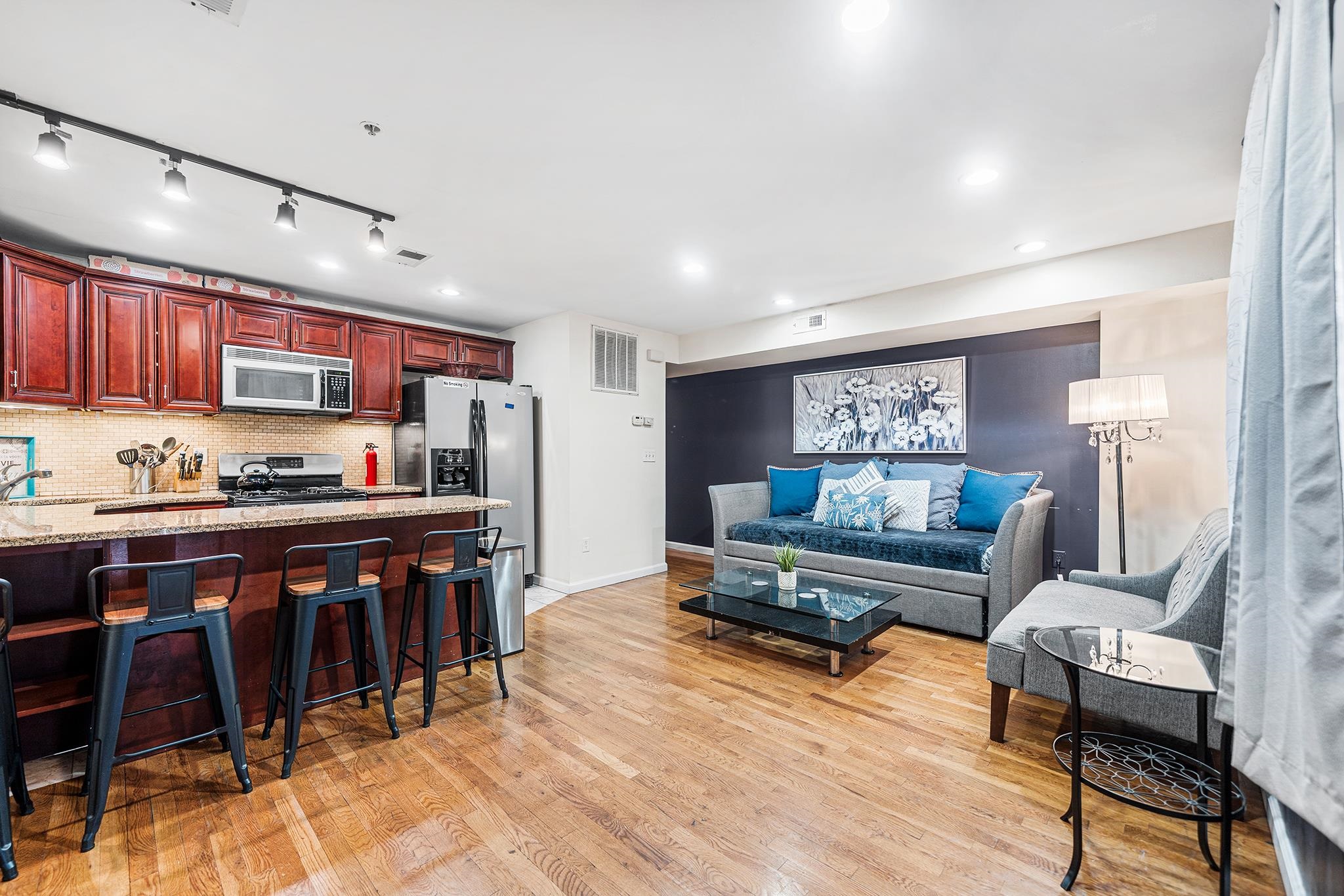 416 2ND ST Unit: 2