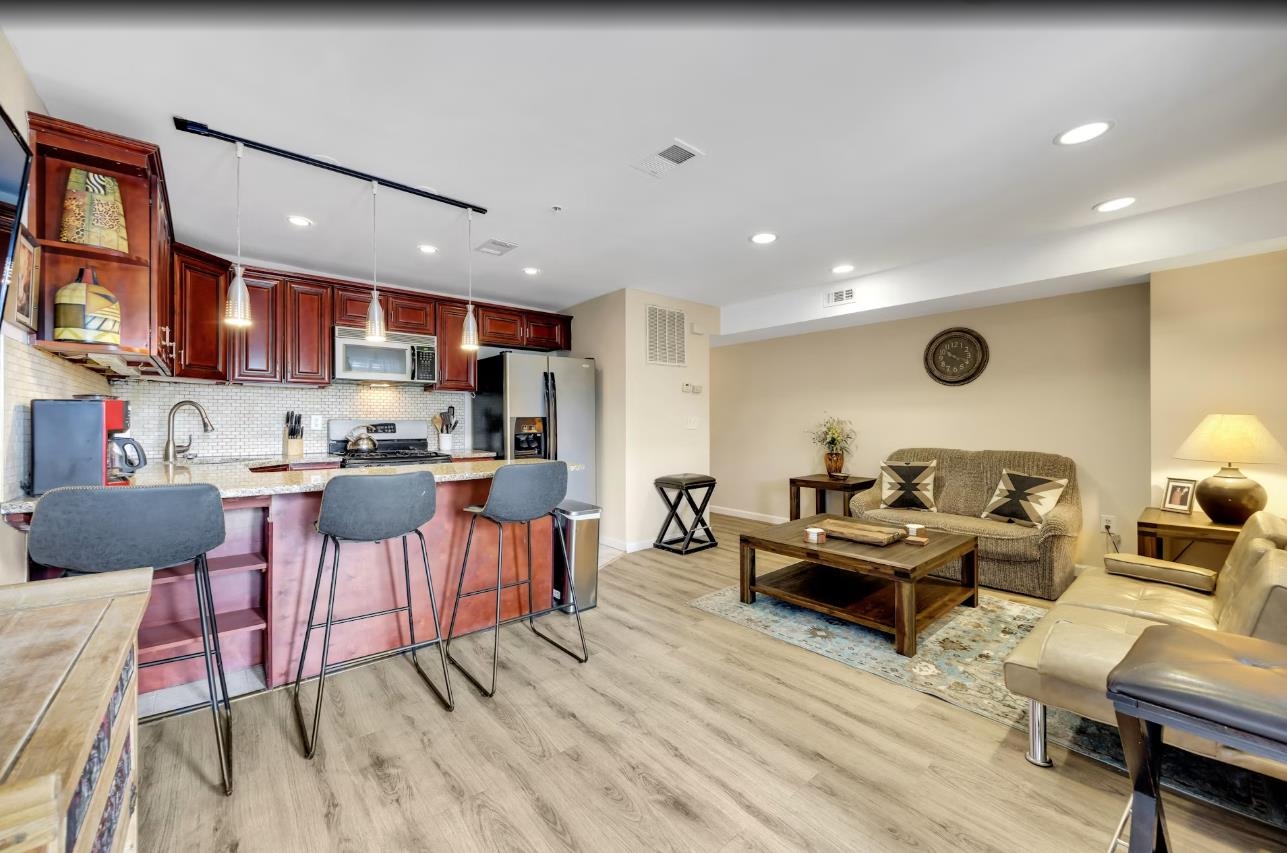 416 2ND ST Unit: 2