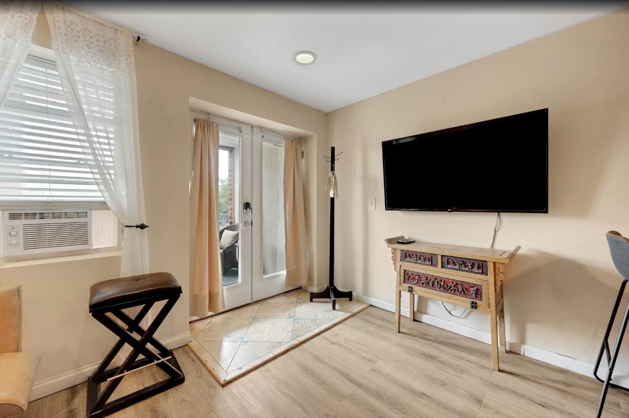 416 2ND ST Unit: 2