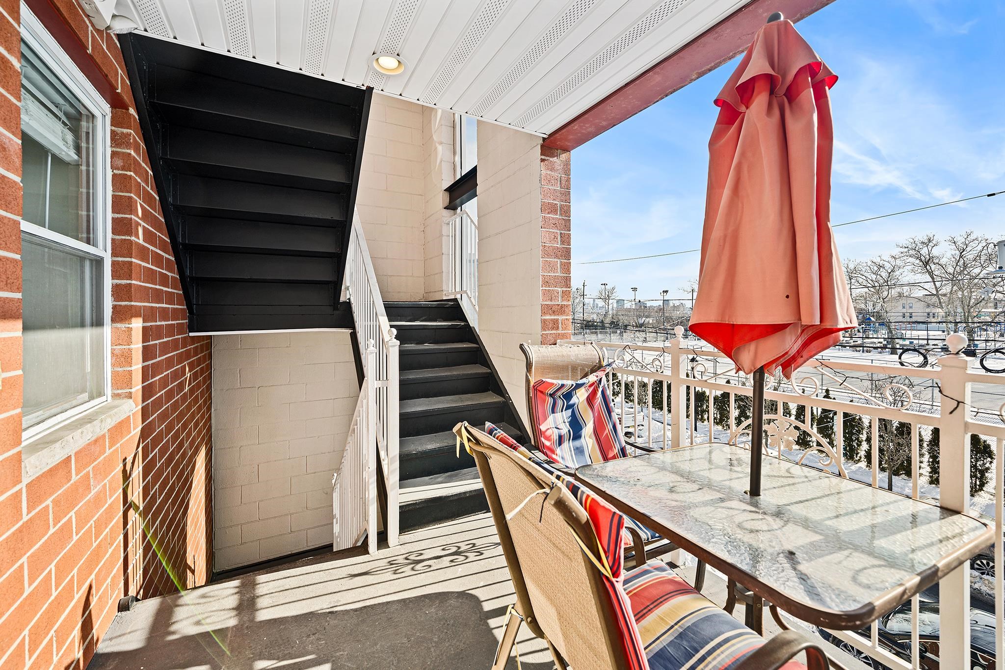 416 2ND ST Unit: 2