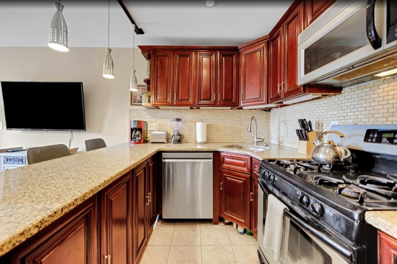416 2ND ST Unit: 2