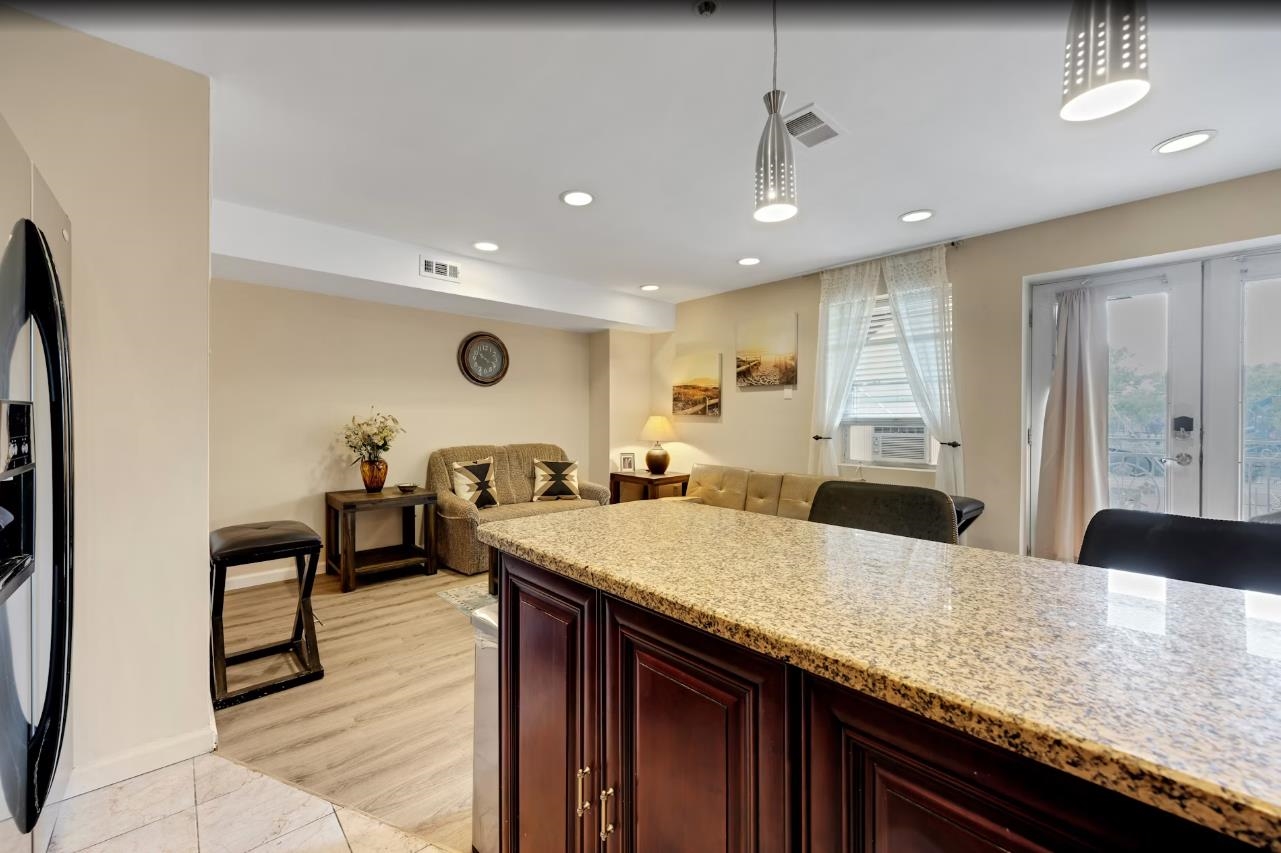 416 2ND ST Unit: 2