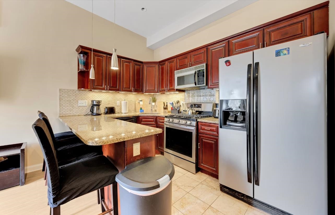 416 2ND ST Unit: 3