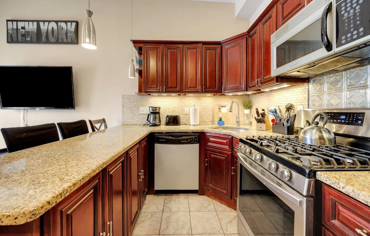 416 2ND ST Unit: 3