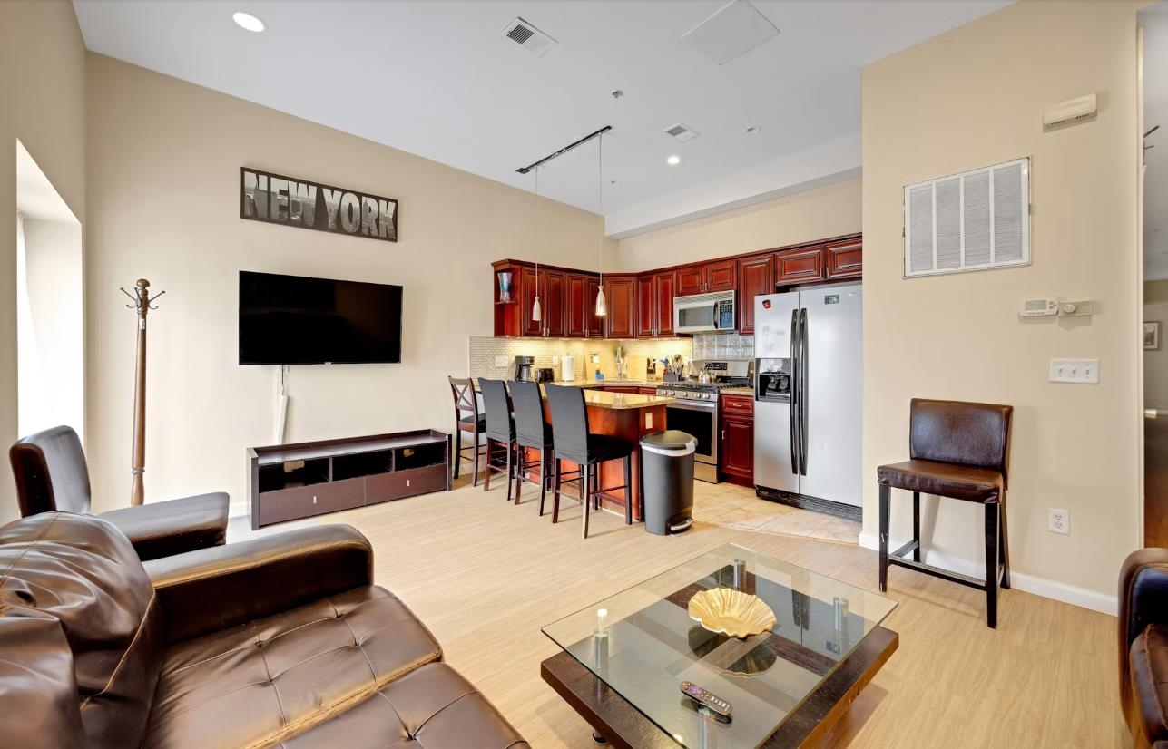 416 2ND ST Unit: 3