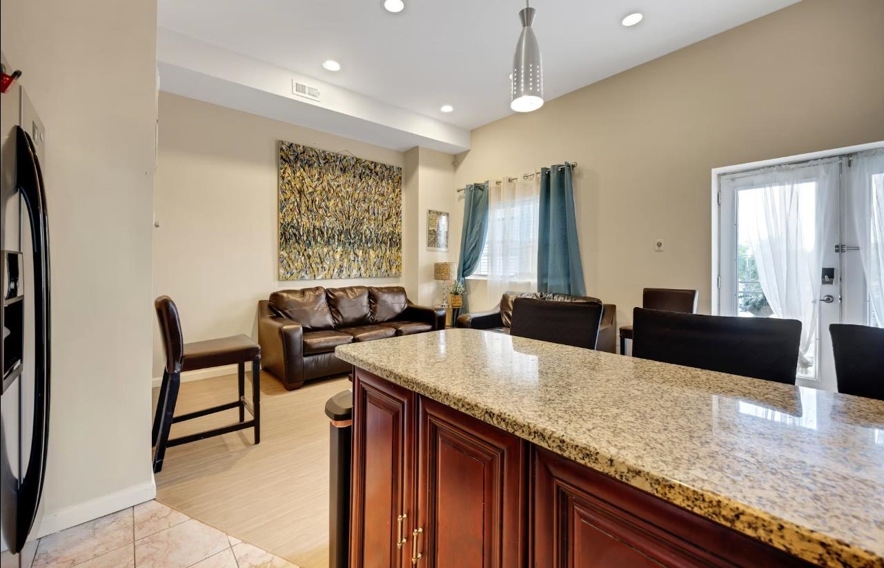 416 2ND ST Unit: 3