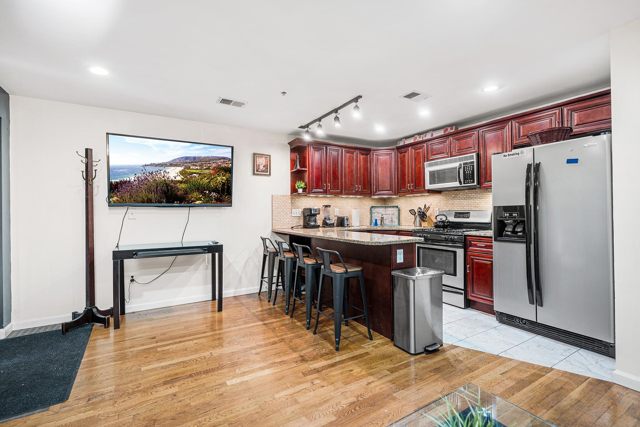 416 2ND ST Unit: 3