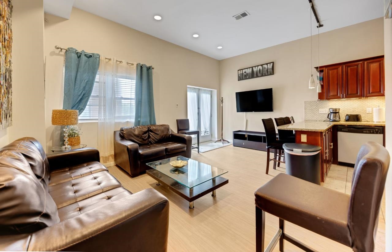 416 2ND ST Unit: 3