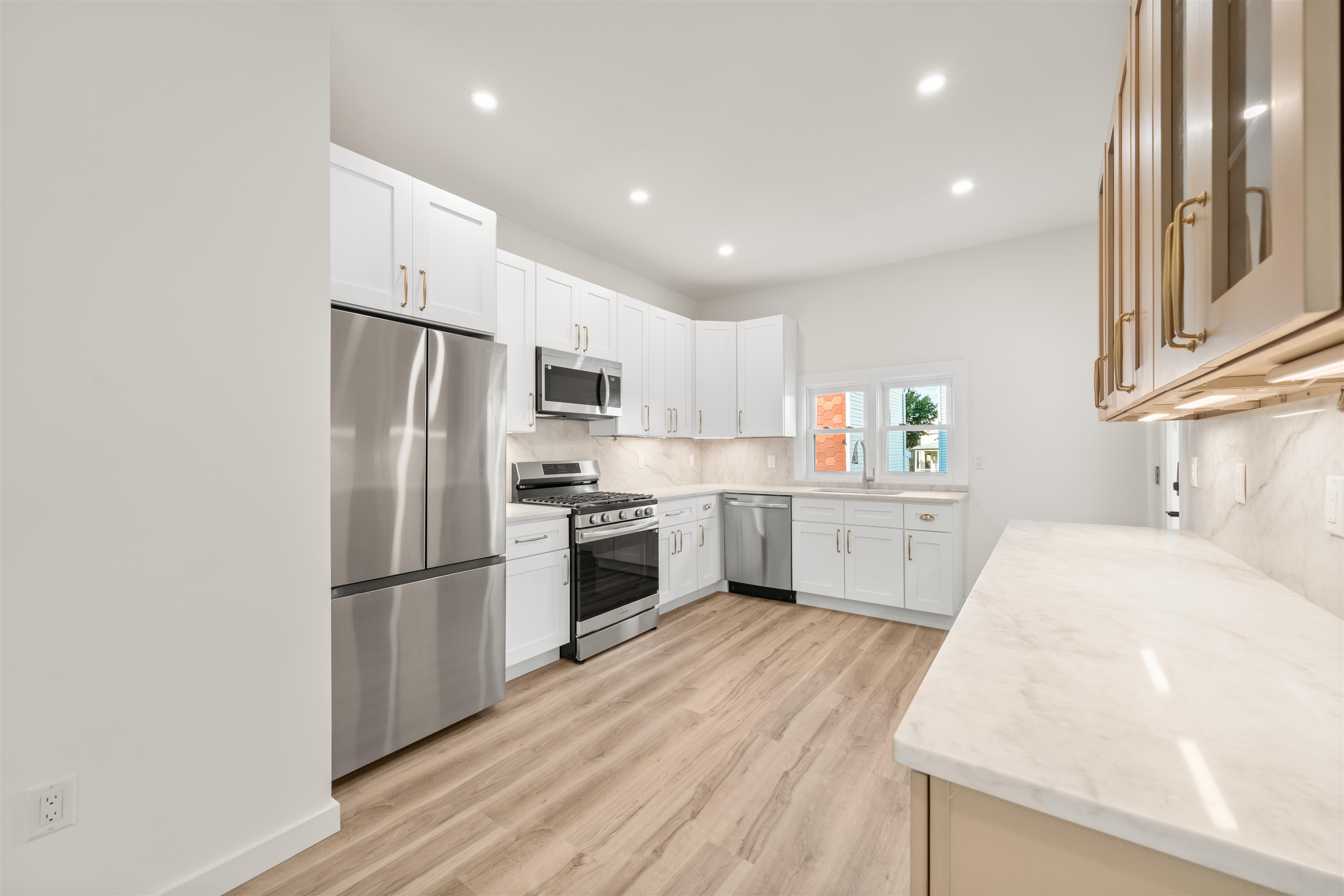13 EAST 32ND ST