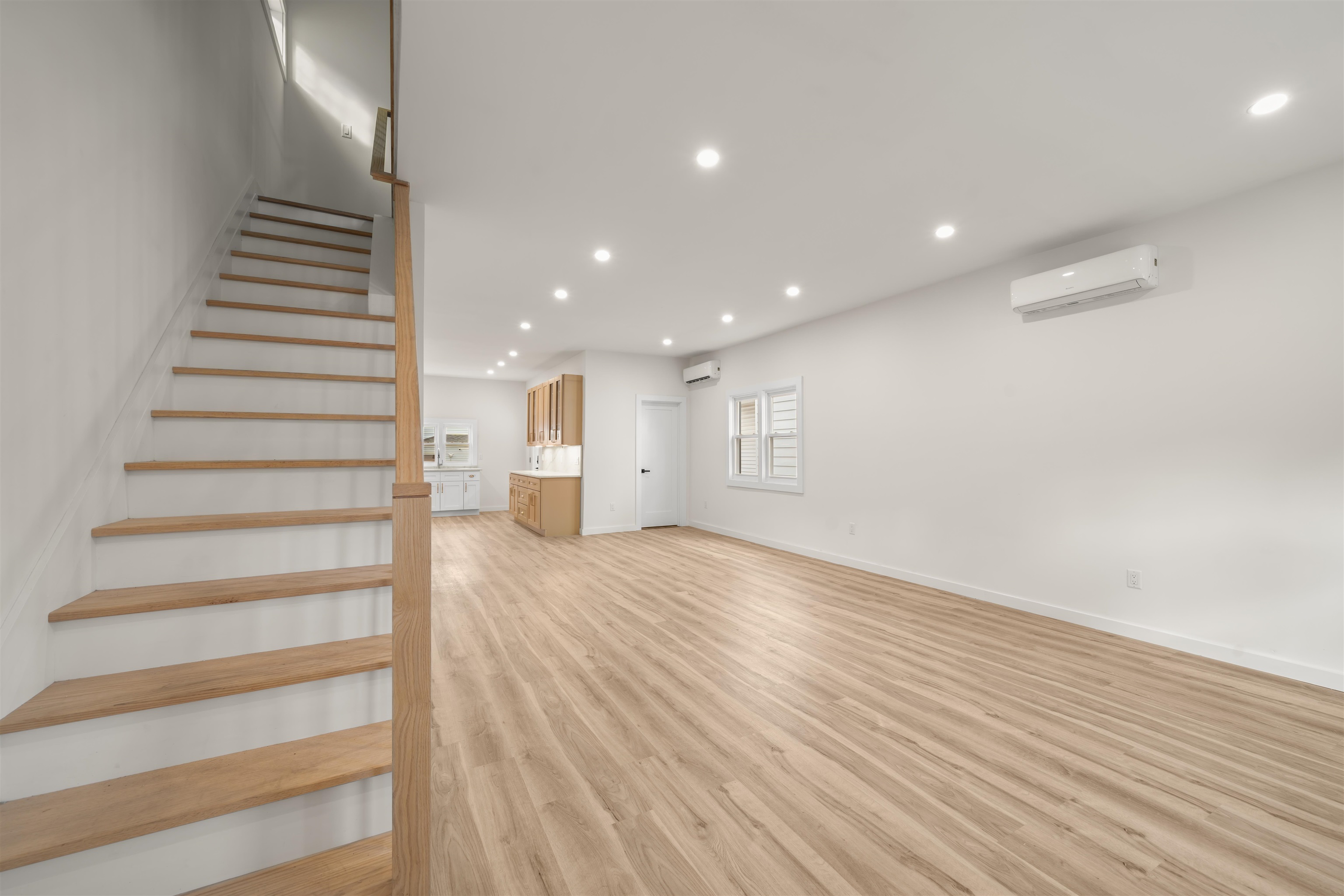 13 EAST 32ND ST
