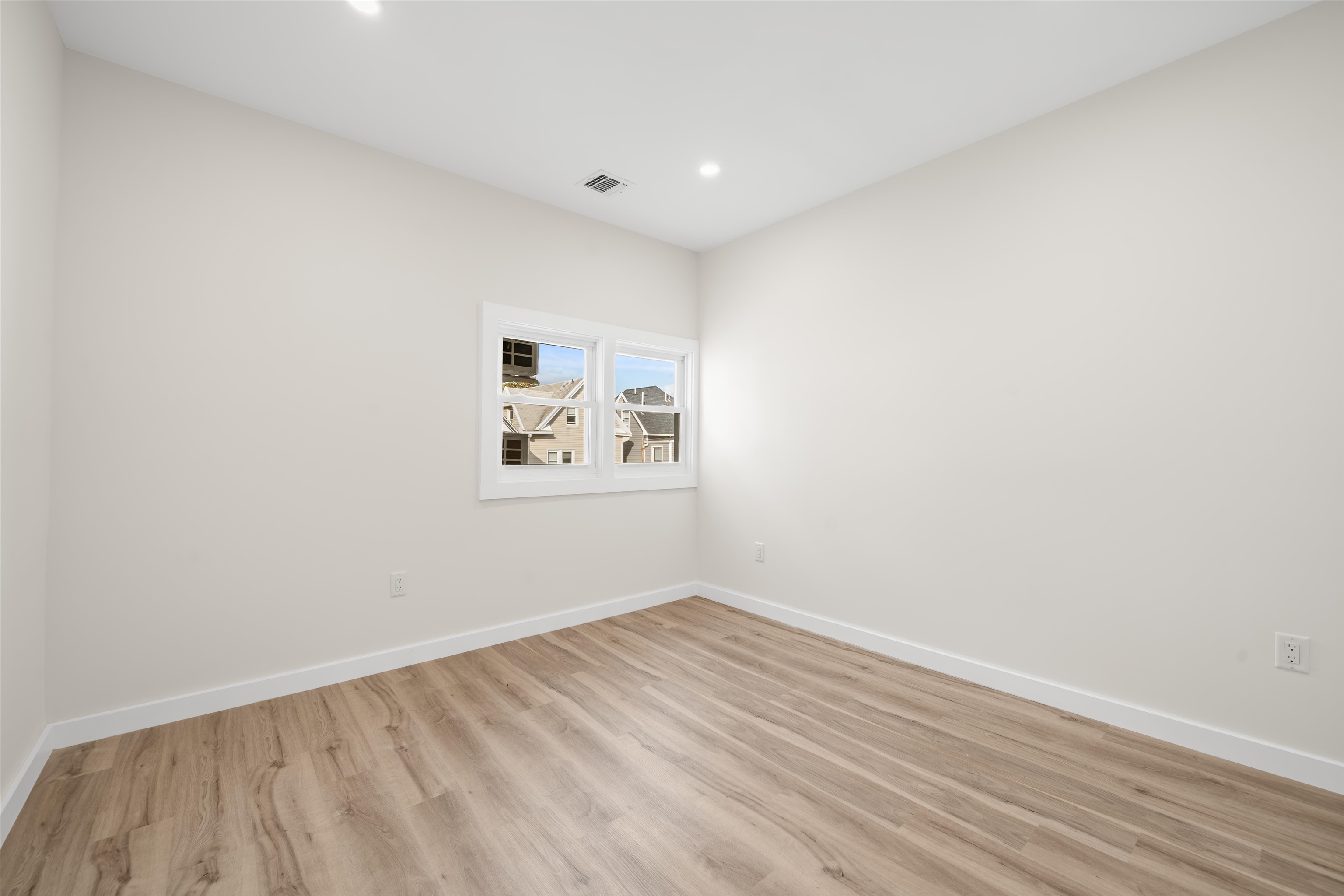 13 EAST 32ND ST
