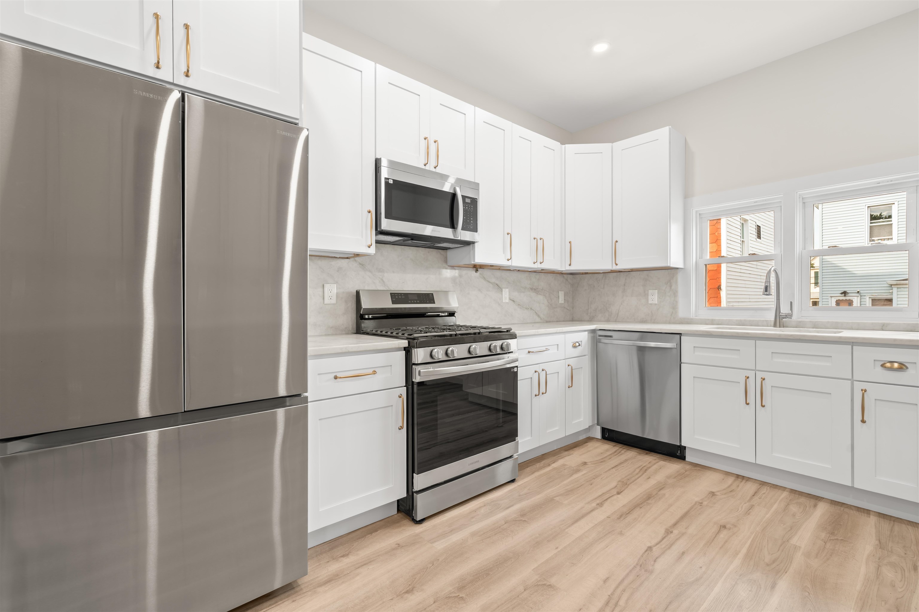 13 EAST 32ND ST