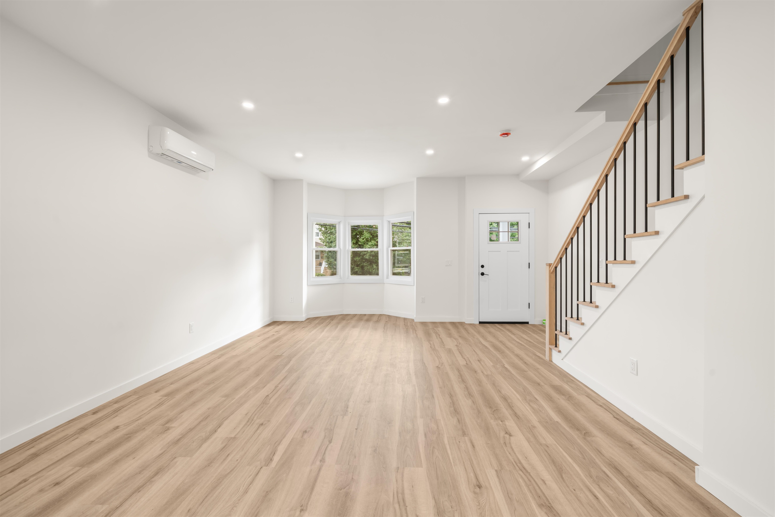 13 EAST 32ND ST