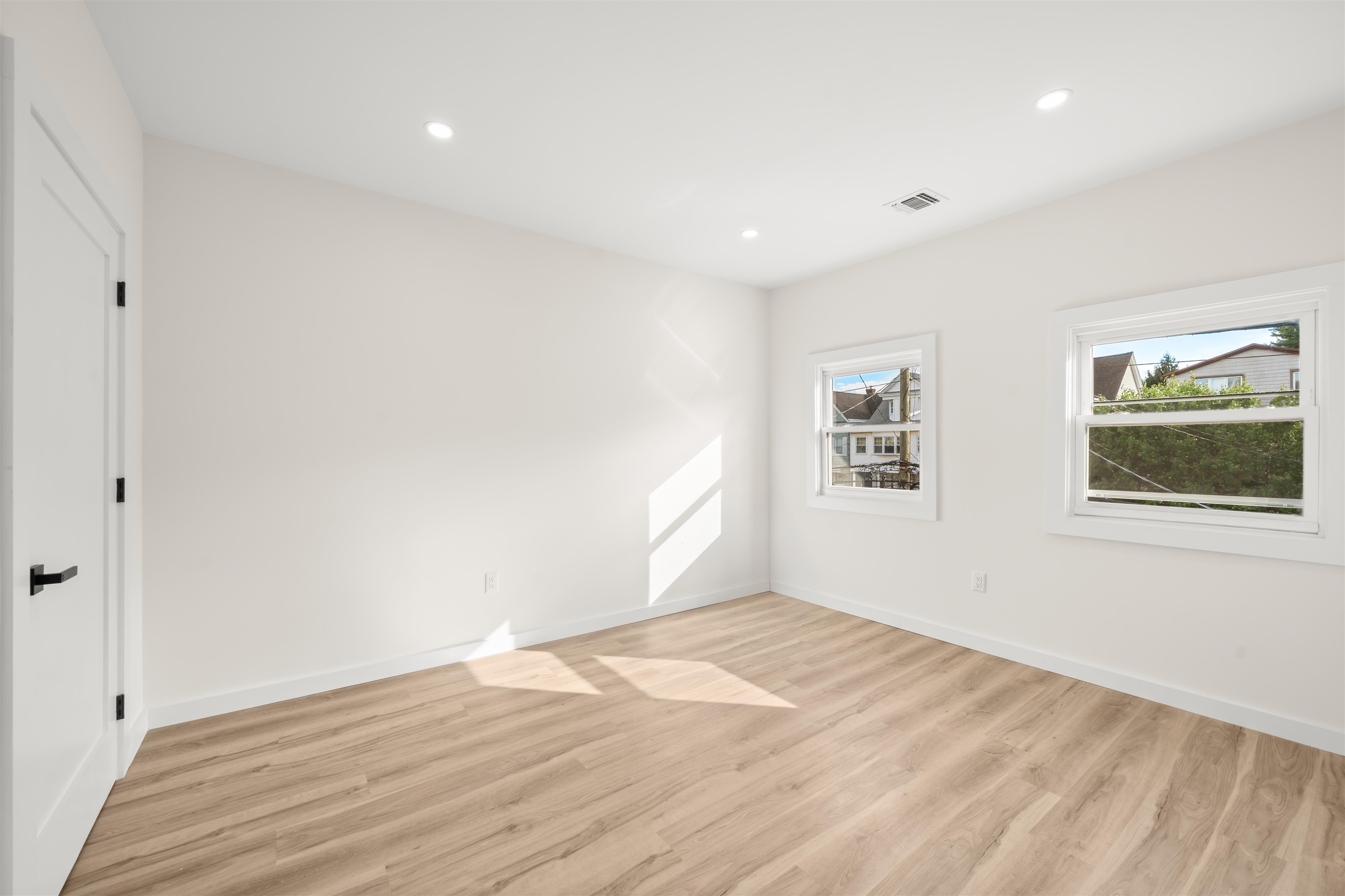 13 EAST 32ND ST