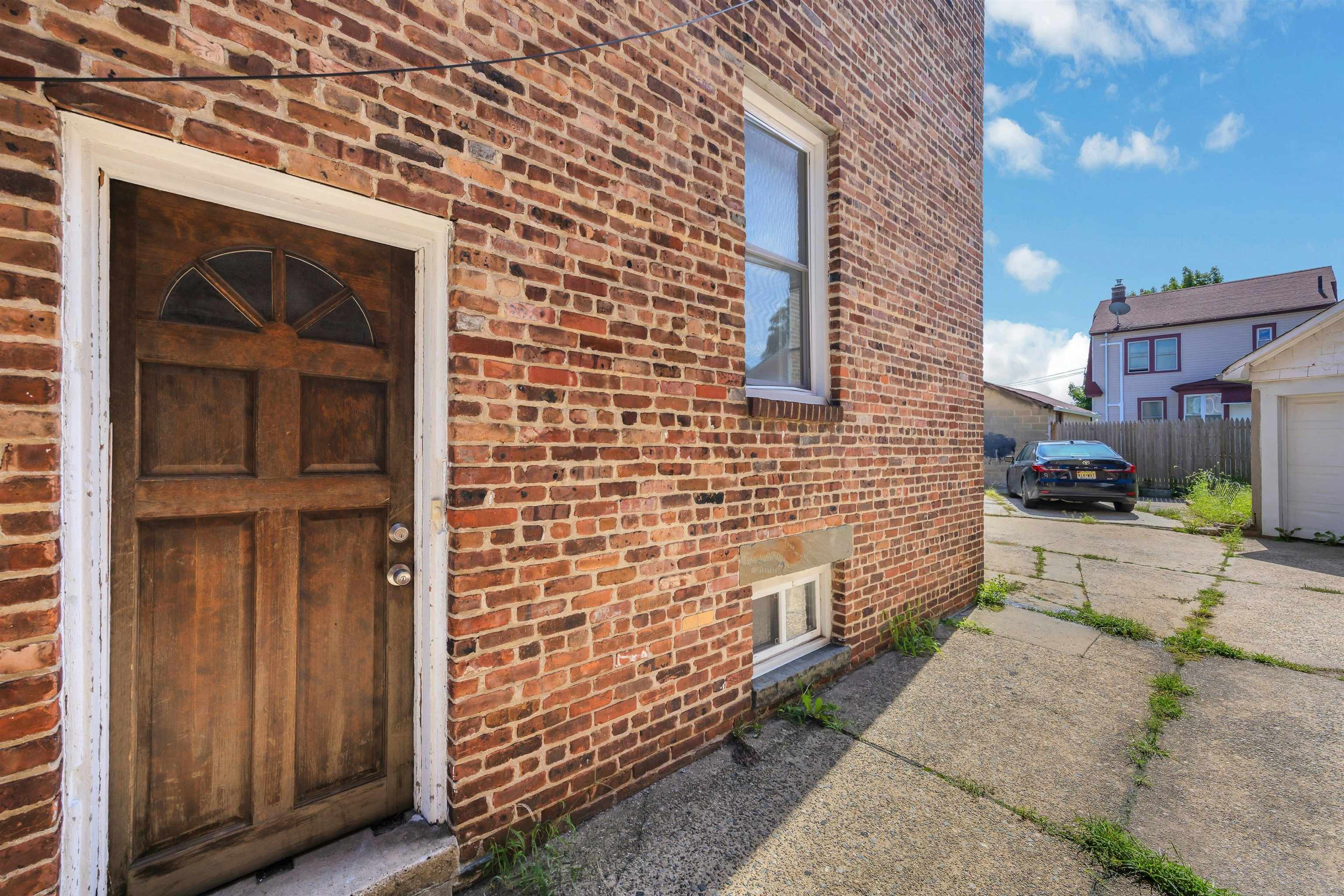 58 FLOYD AVE