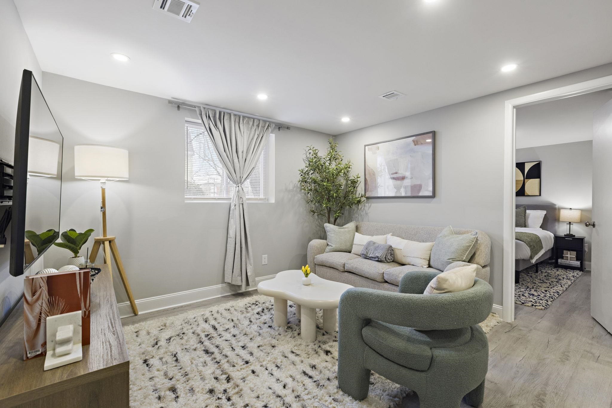 728 KENNEDY BLVD Unit: 2