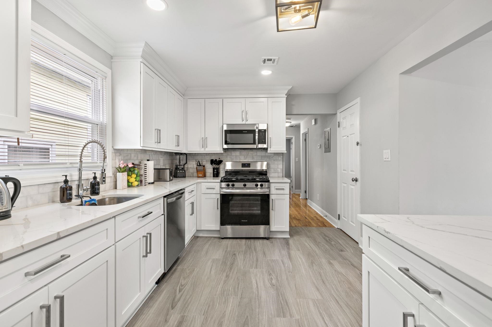 728 KENNEDY BLVD Unit: 2