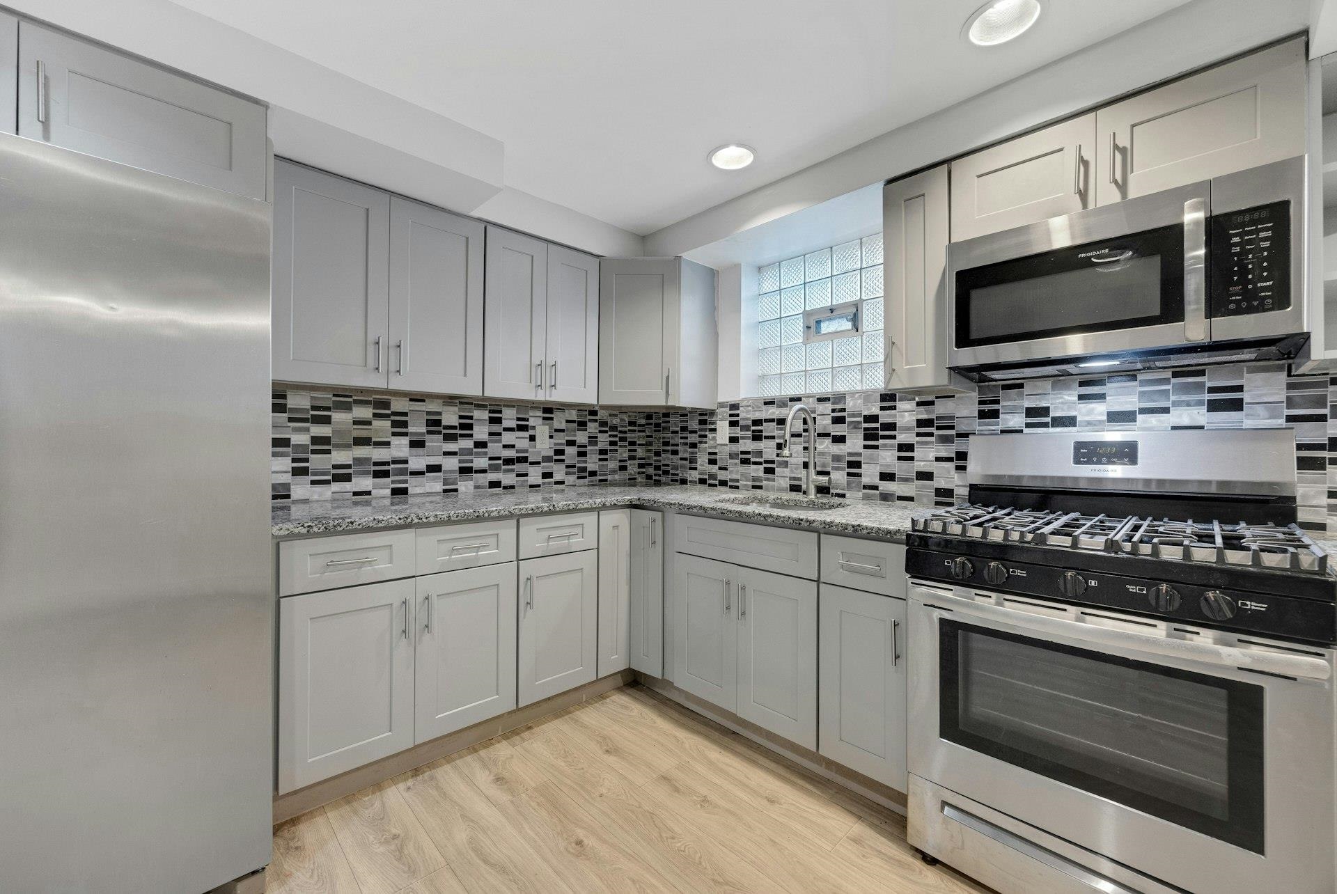 1406 8TH ST Unit: 2