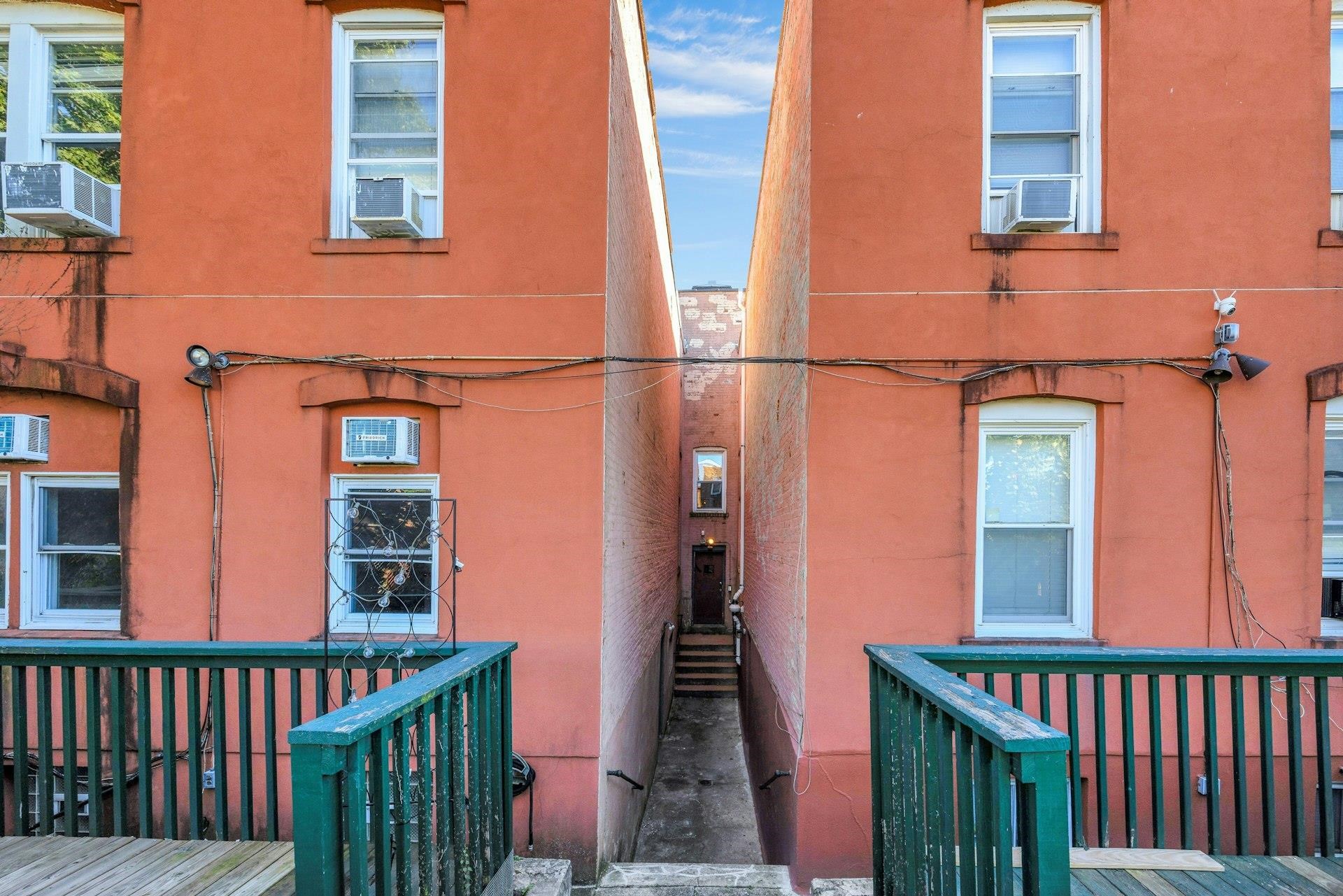 1406 8TH ST Unit: 2