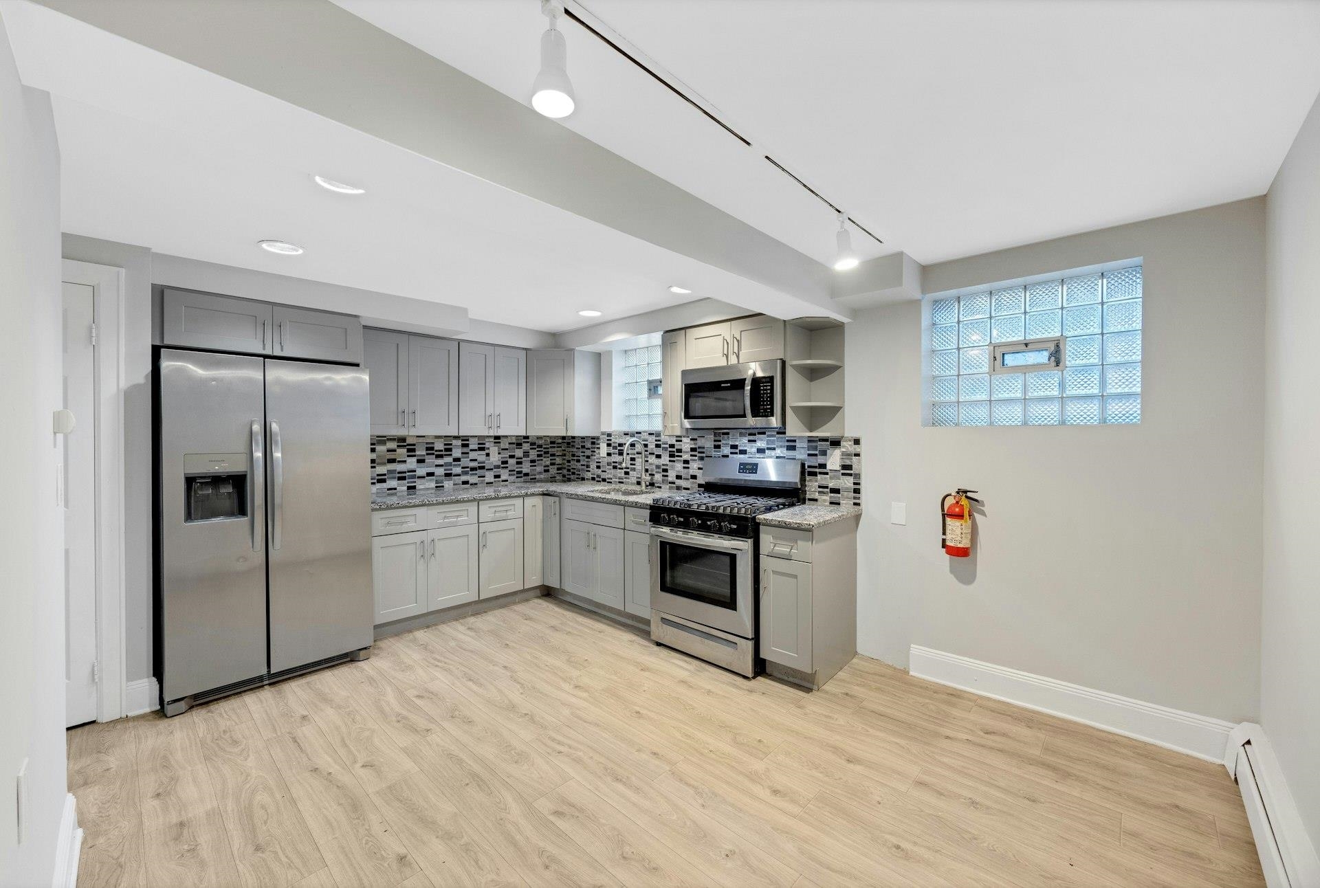 1406 8TH ST Unit: 2