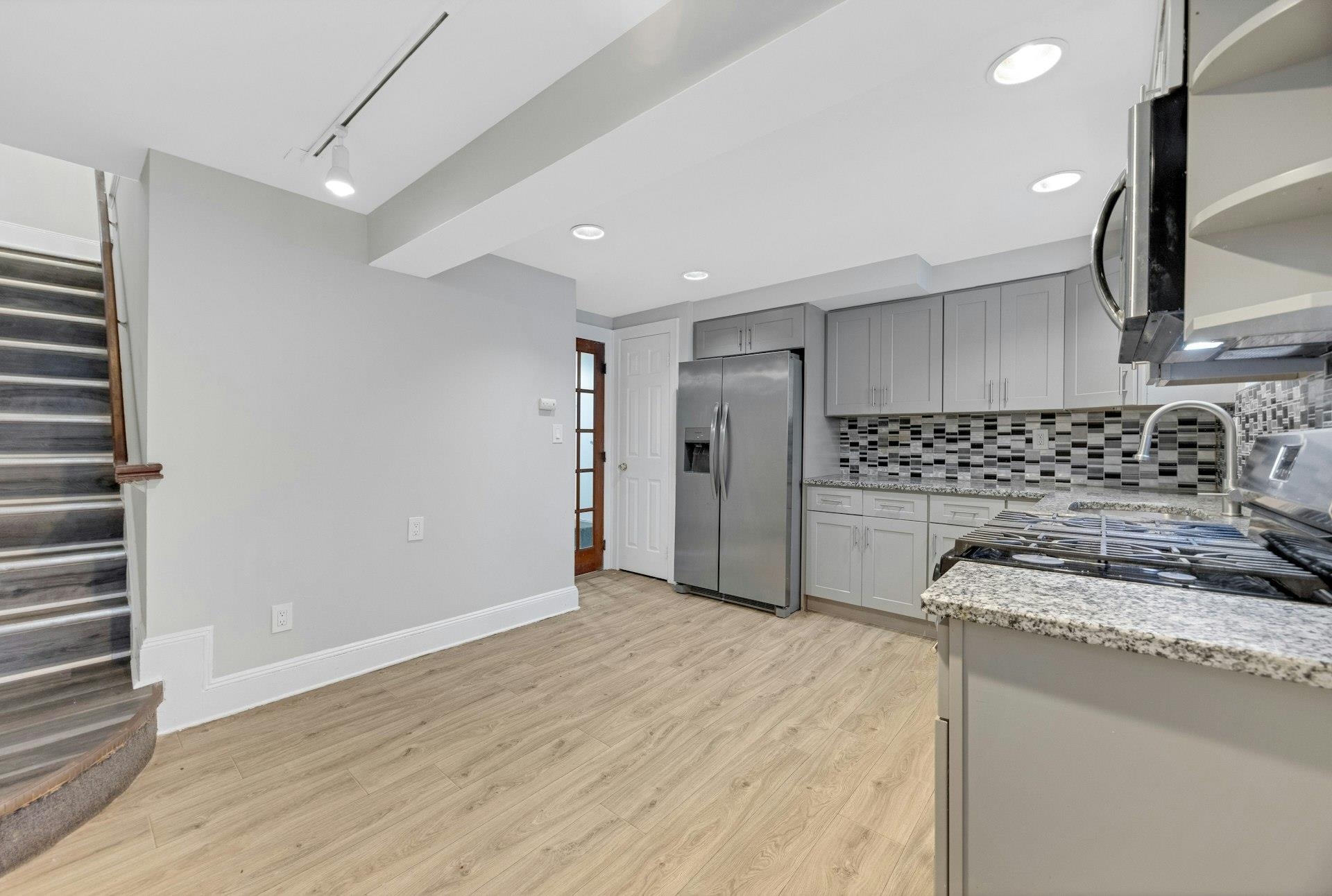 1406 8TH ST Unit: 2