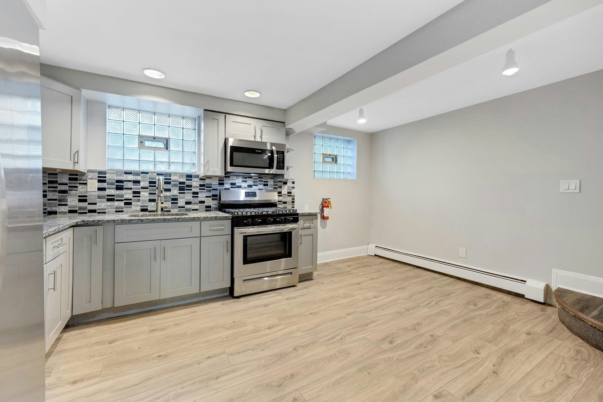 1406 8TH ST Unit: 2