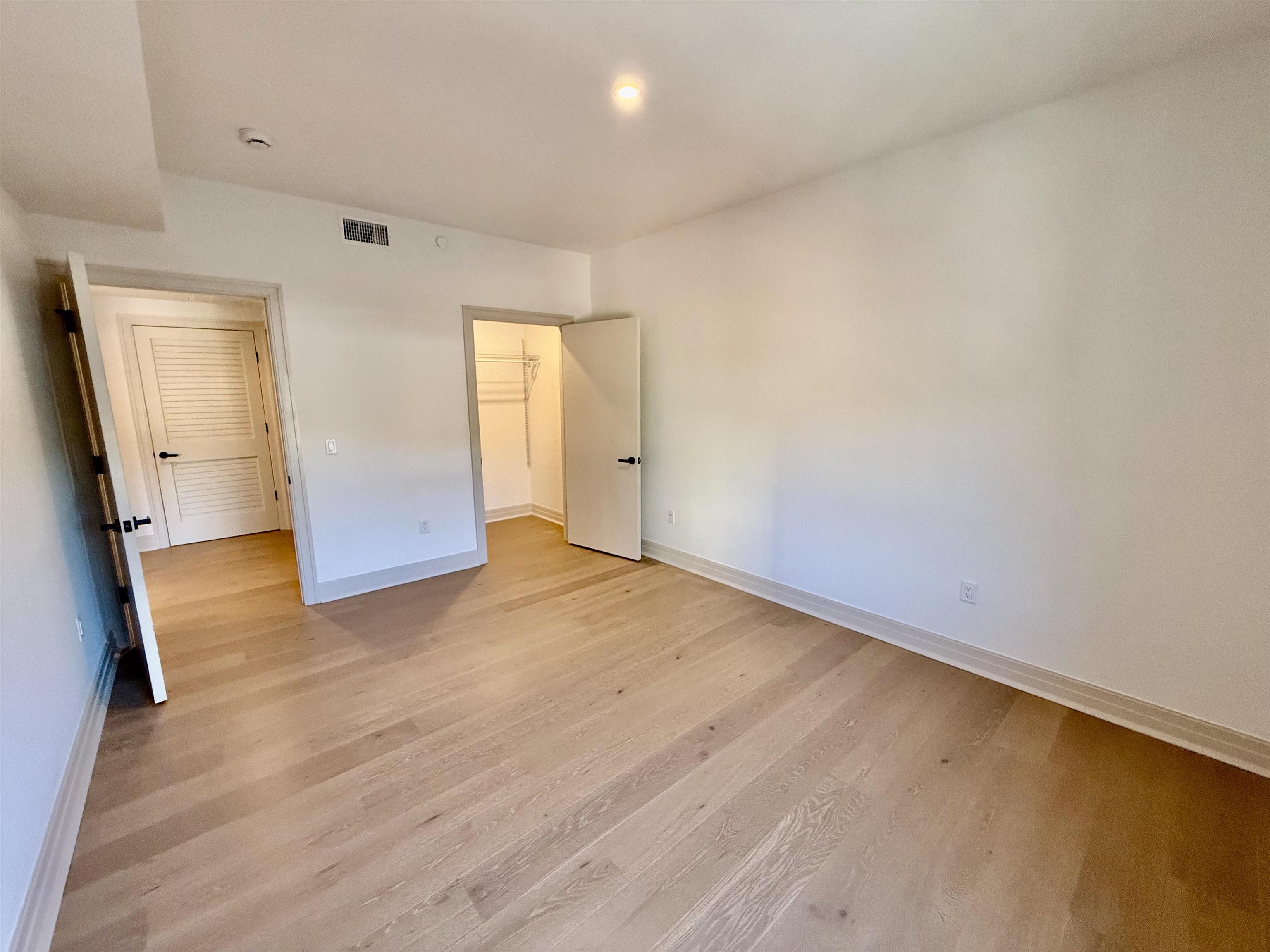 921 MADISON ST Unit: 507