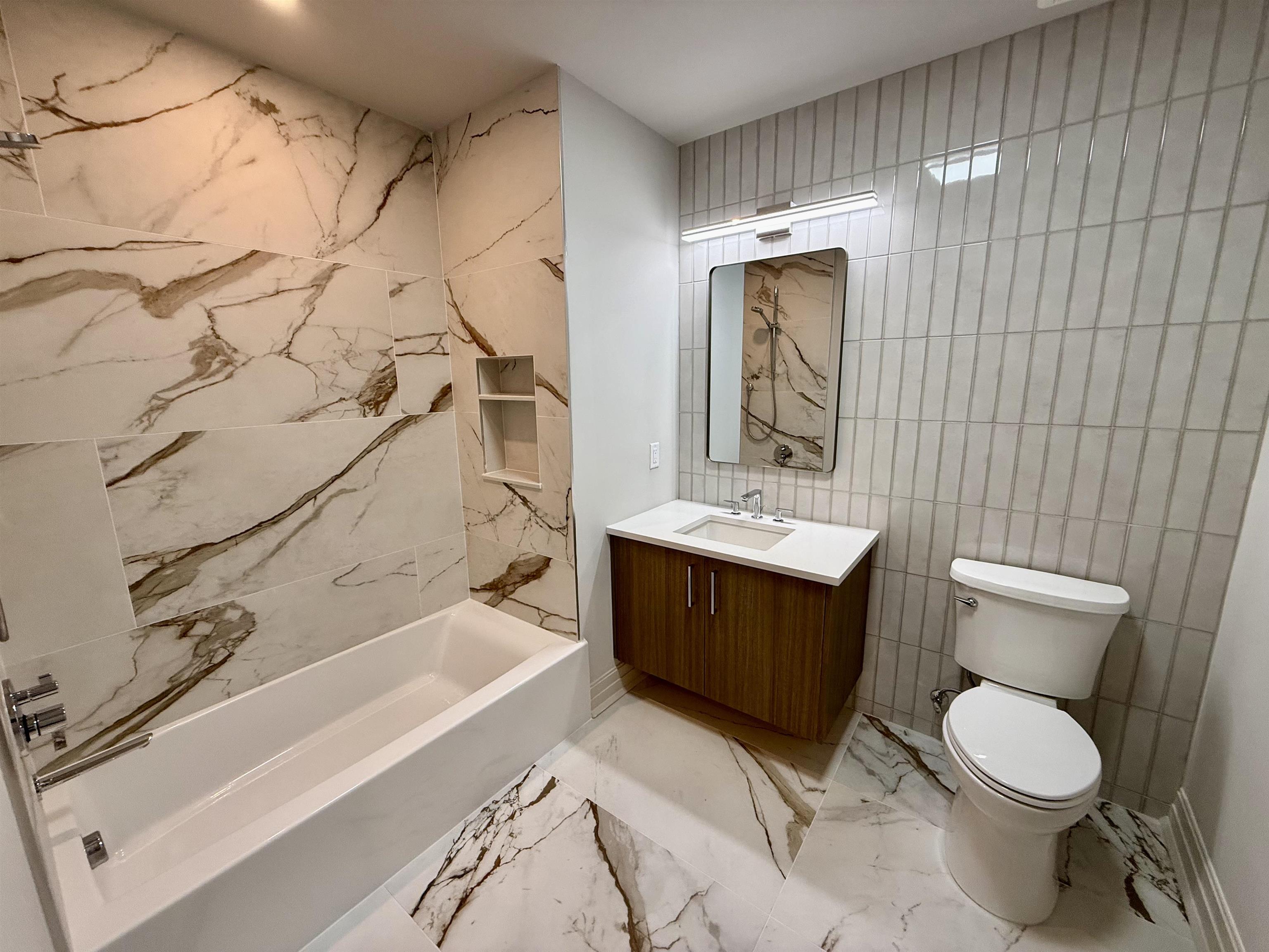 921 MADISON ST Unit: 507