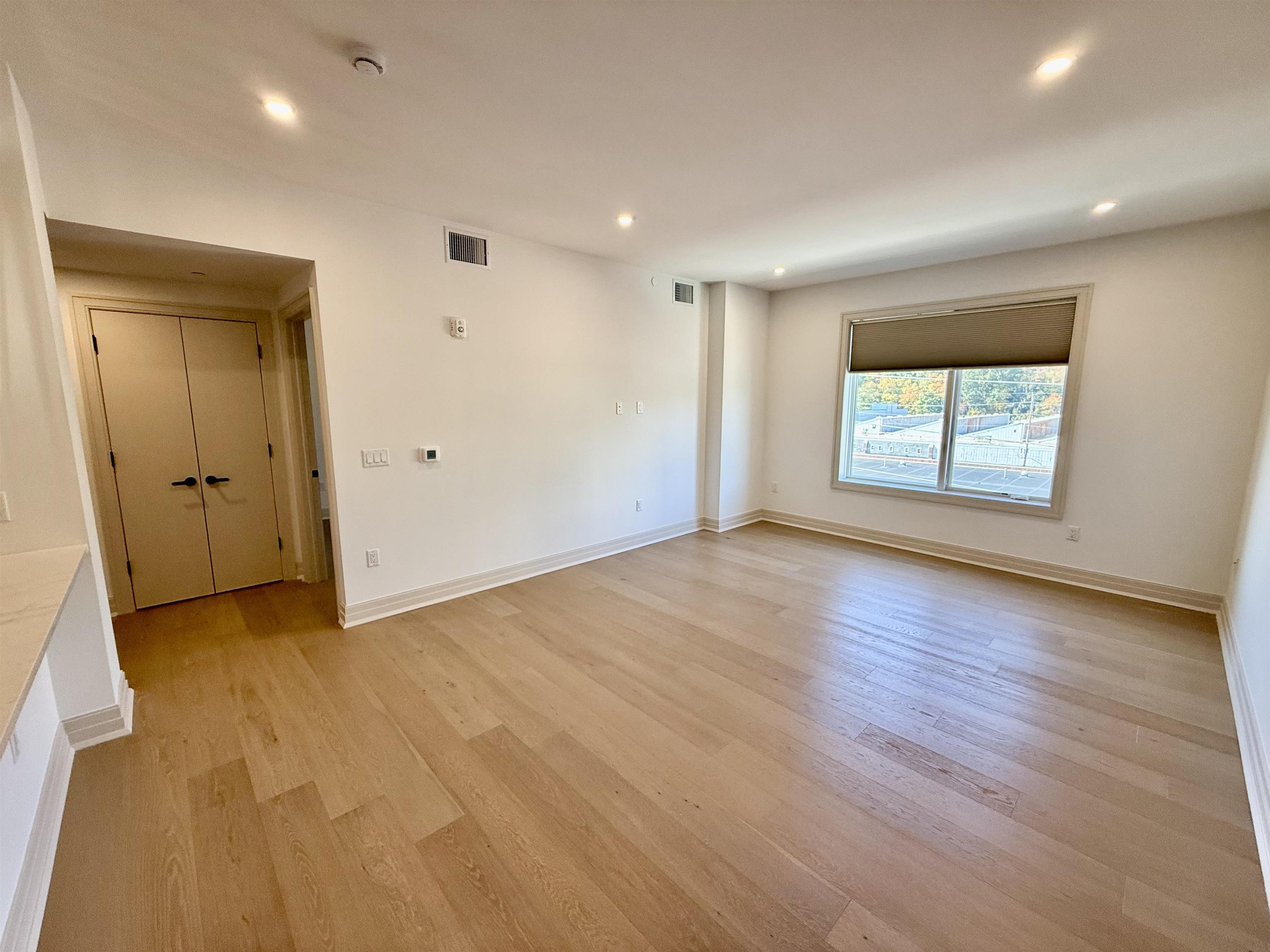 921 MADISON ST Unit: 507
