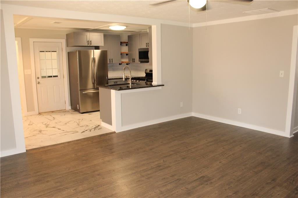 2468 Bobo Road