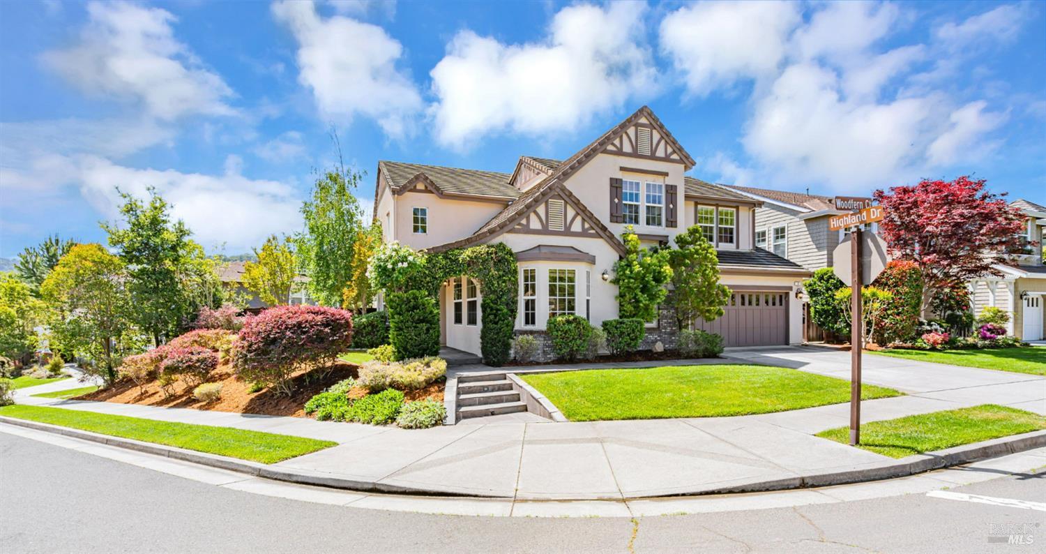 3 Woodfern Ct