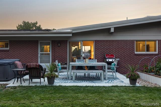 8 Hillside Drive