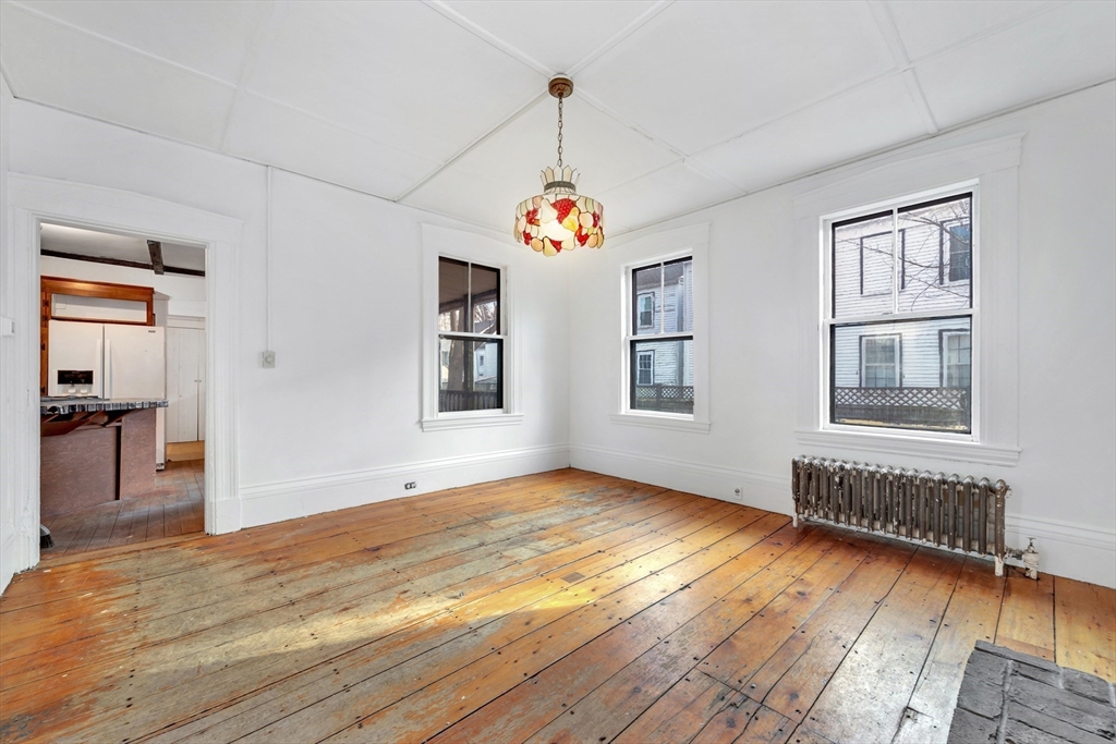11 Parsons St
