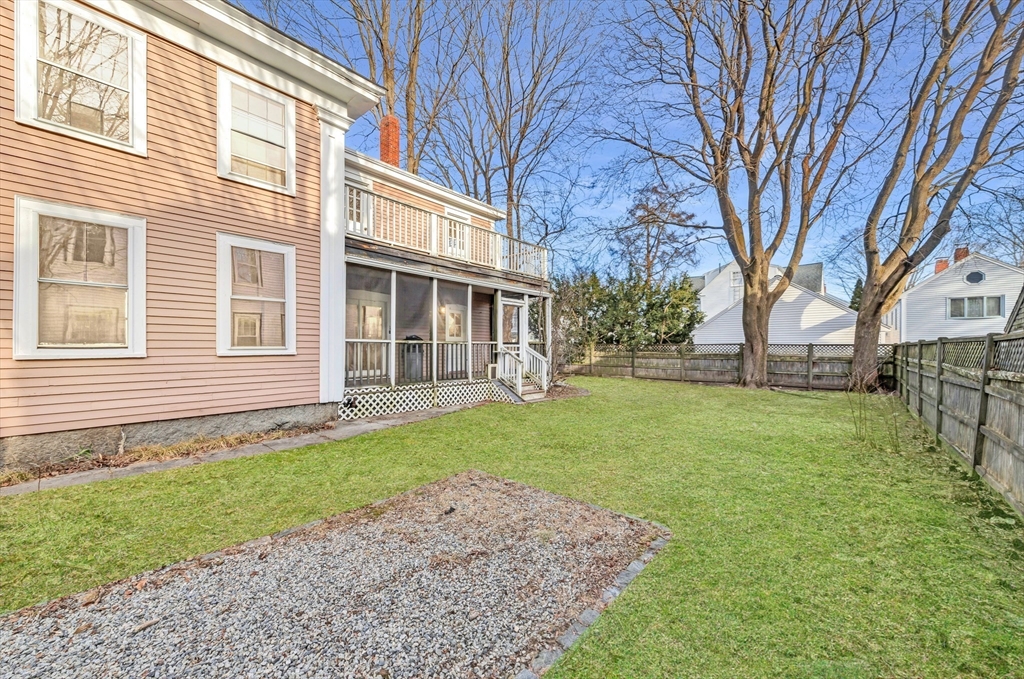 11 Parsons St
