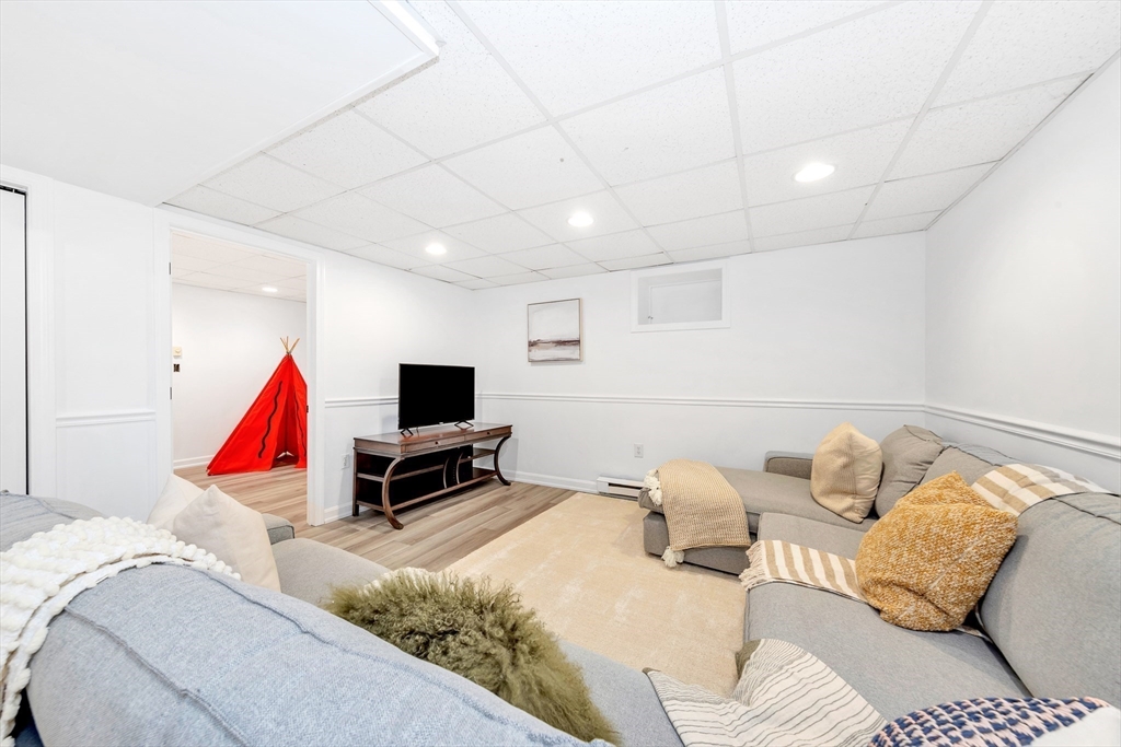 33 Frances Dr