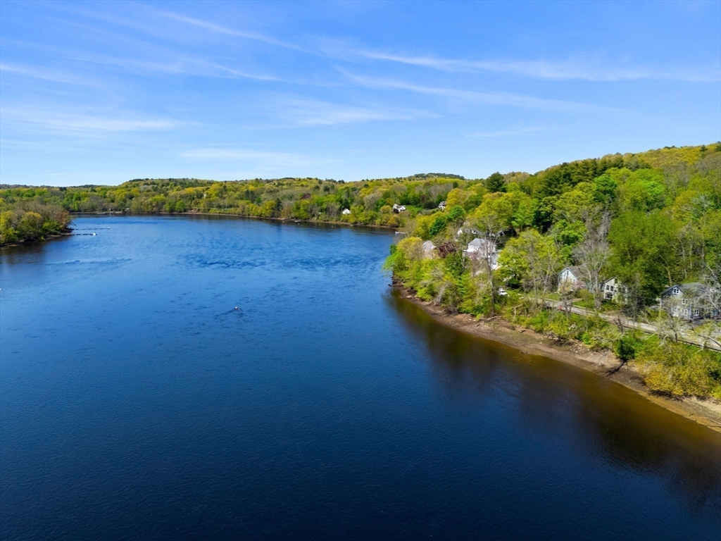 80 River Rd